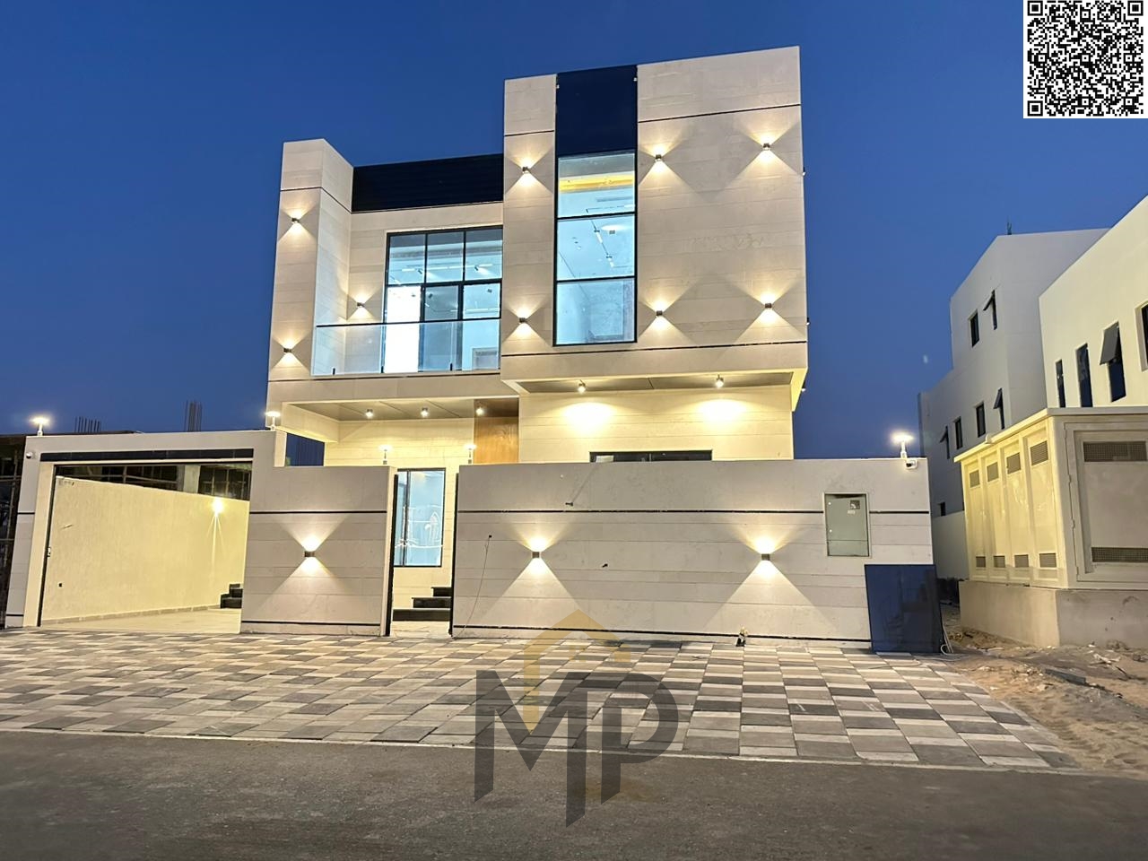Villa directly from the owner, including registration and ownership fees. Personalized finishing. Located on a main street, close to all services. Fre