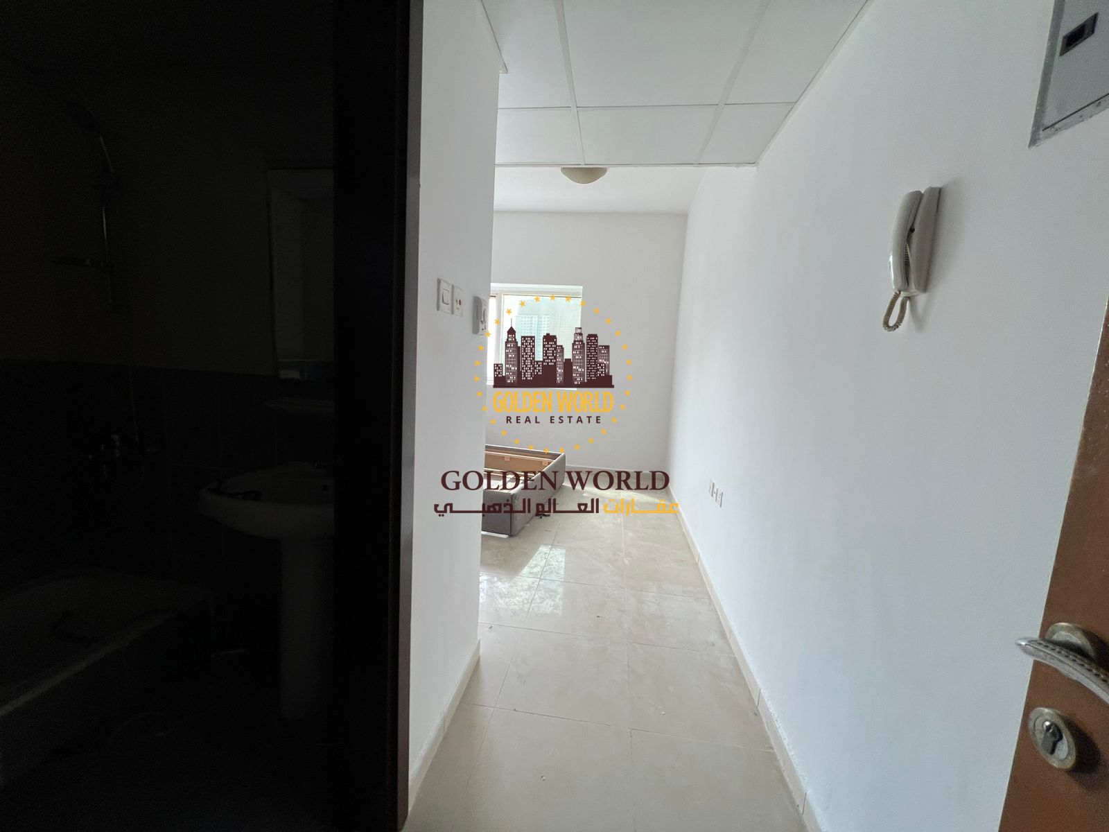 Studio in Al Taawun, Sharjah, in a prime location near shops, cafes, healthcare, schools, public transport, and easy access to Dubai. Rent 26,000 with