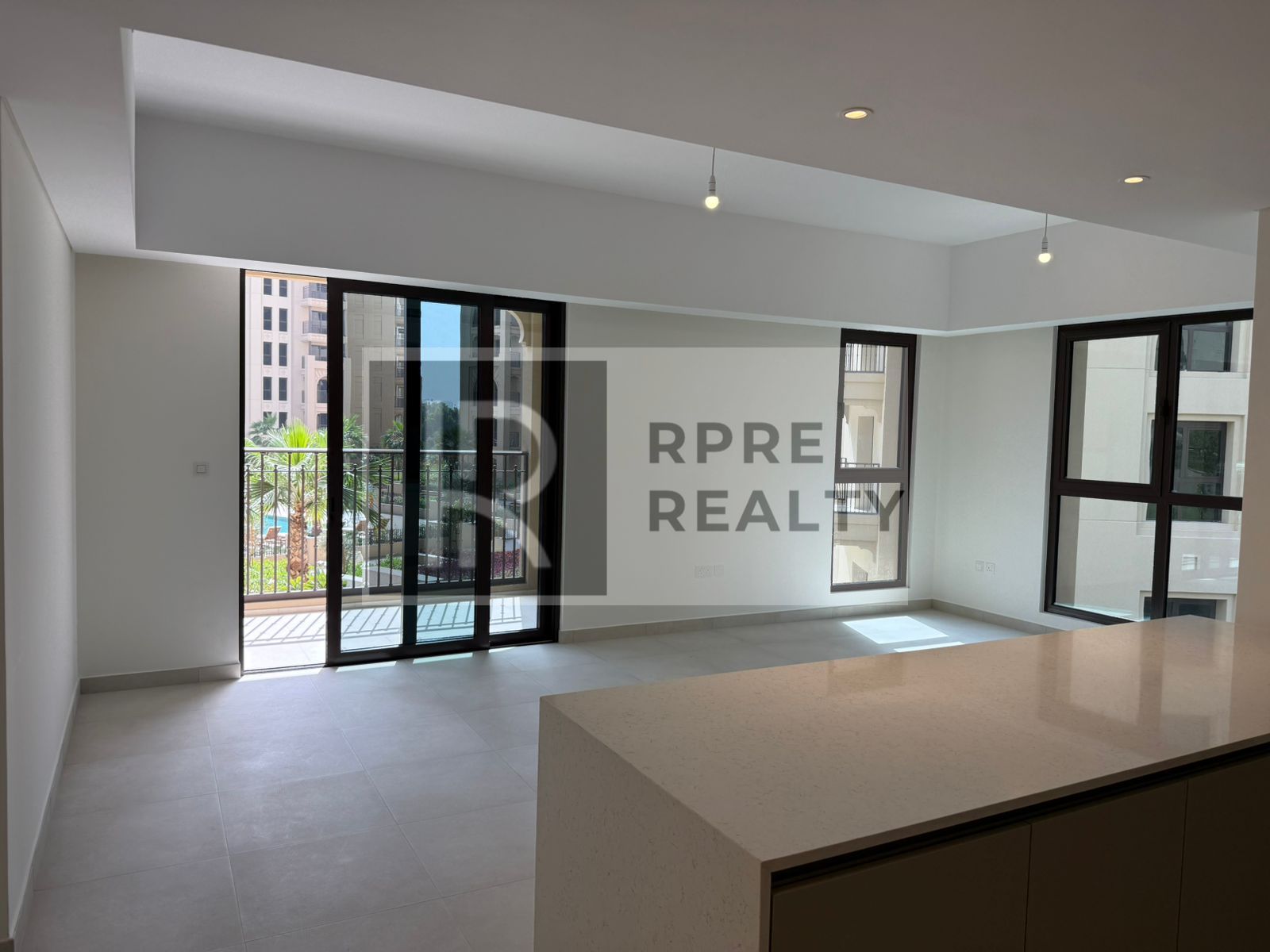 Kitchen appliances included/Maids room/Low floor/Pool view