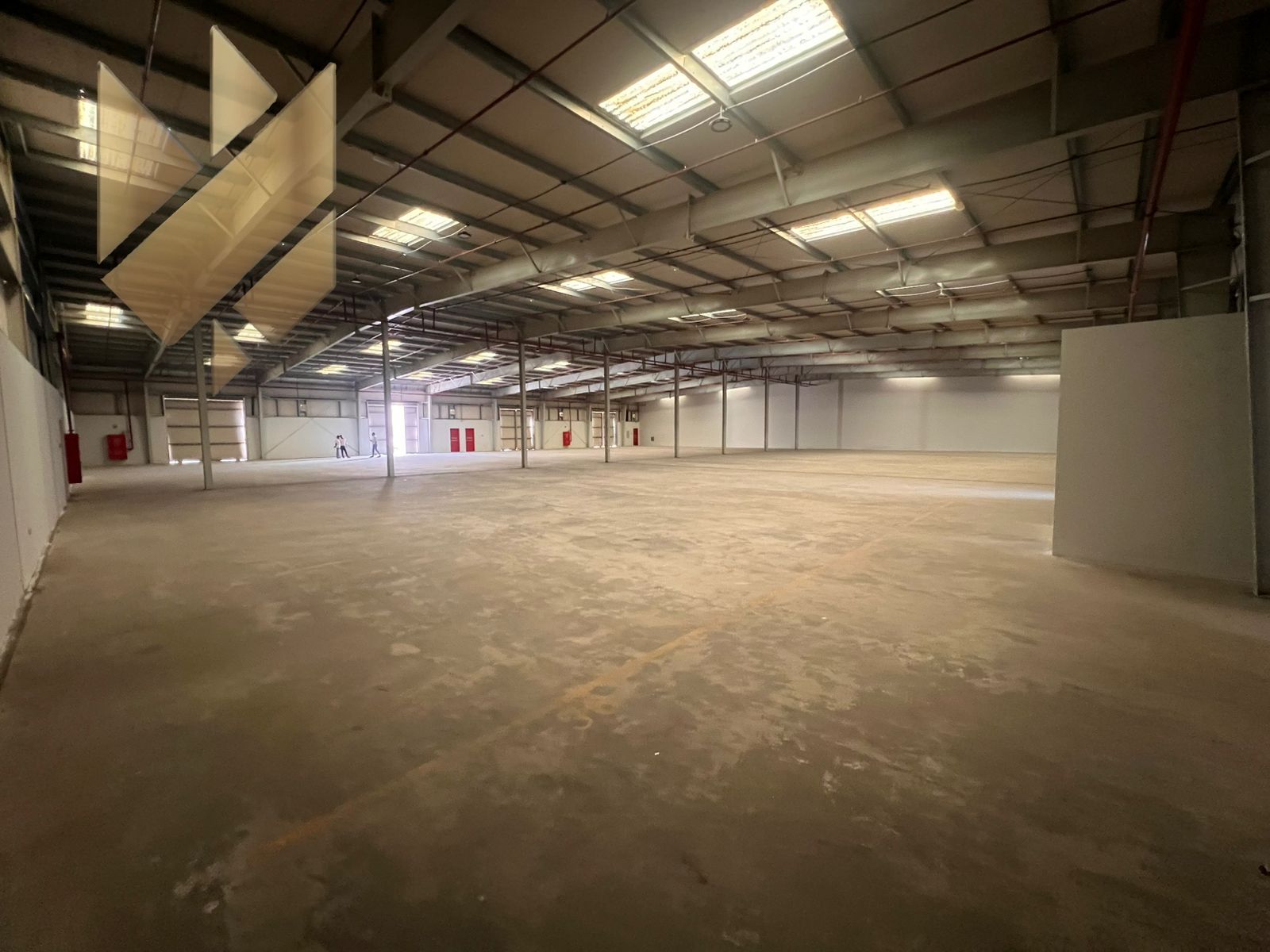 Warehouse 125,000 sqft | AED 45 per sqft, negotiable | Main road | Suitable for factory | Storage for large companies | C
