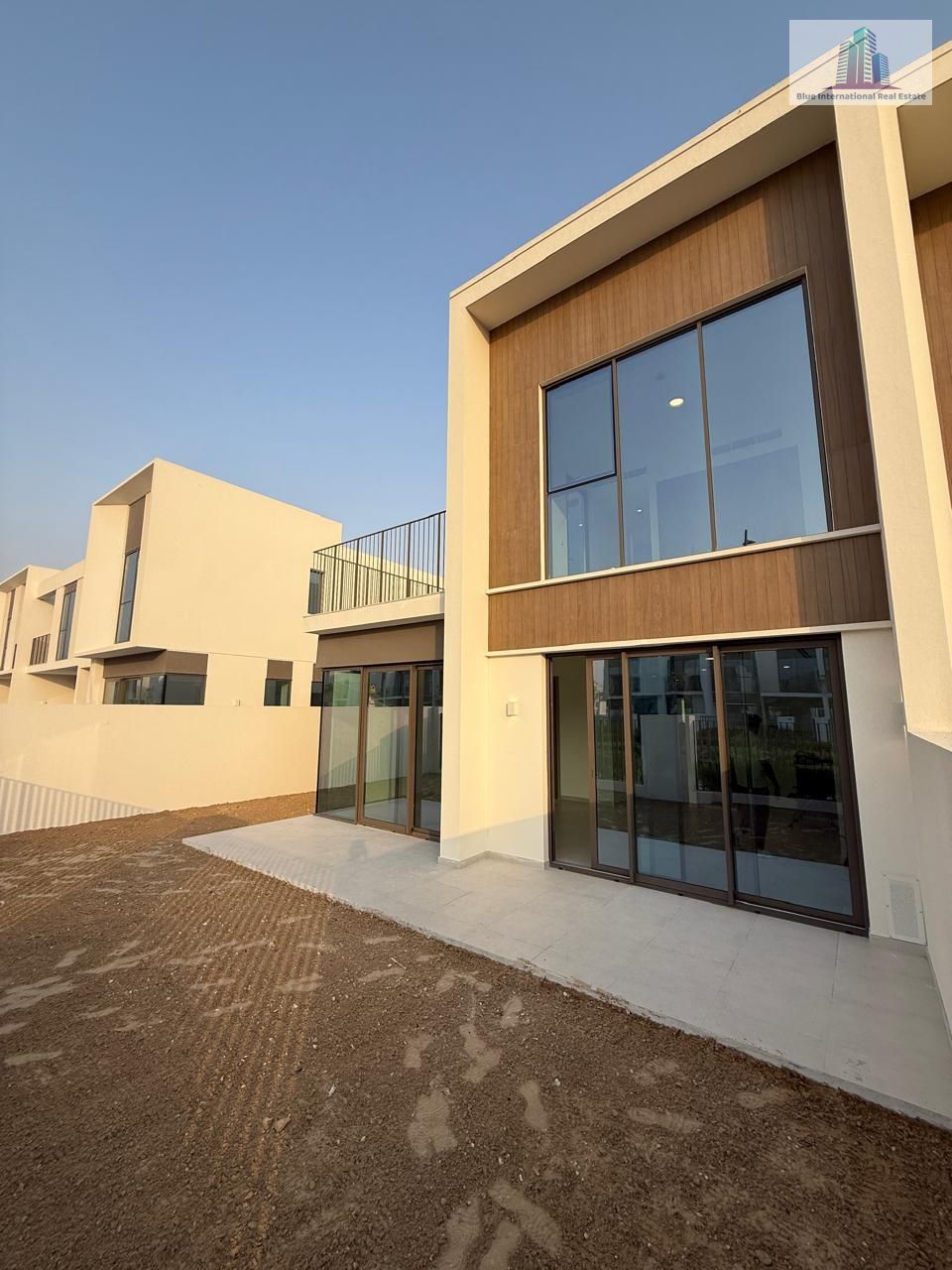 READY TO MOVE IN | TOWN HOUSE | PRIME LOCATION