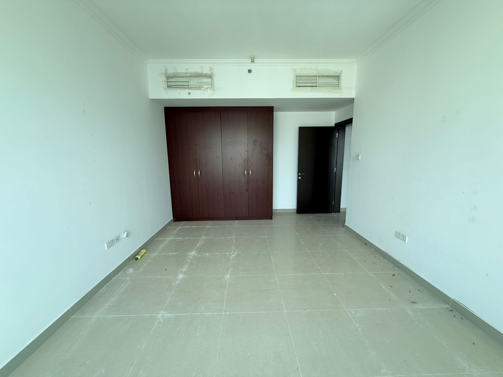 Free parking, spacious storage room, free air conditioning, built-in wardrobes, lake view, and a brand-new building.