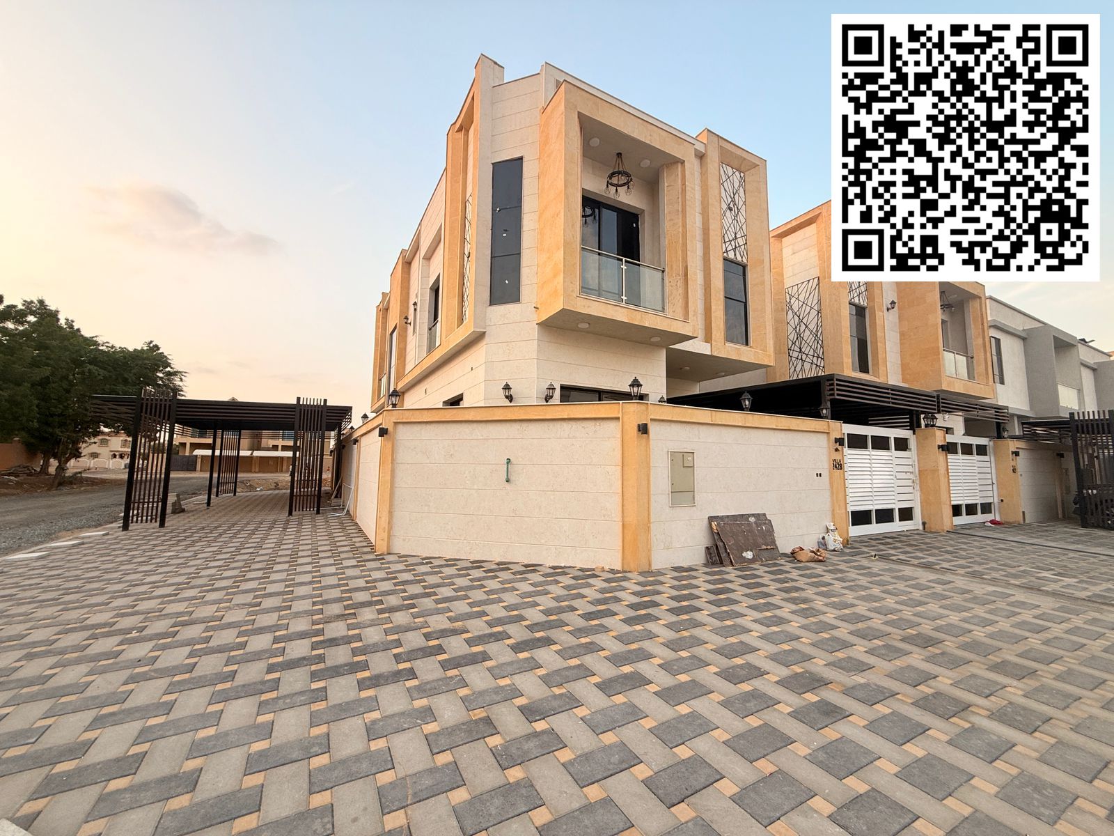 Villa for sale in Al Muwaihat 2 area. Corner villa on two streets. Built-up area 3450 sq ft, land area 3200 sq ft. 5 master bedrooms, 2 living rooms,