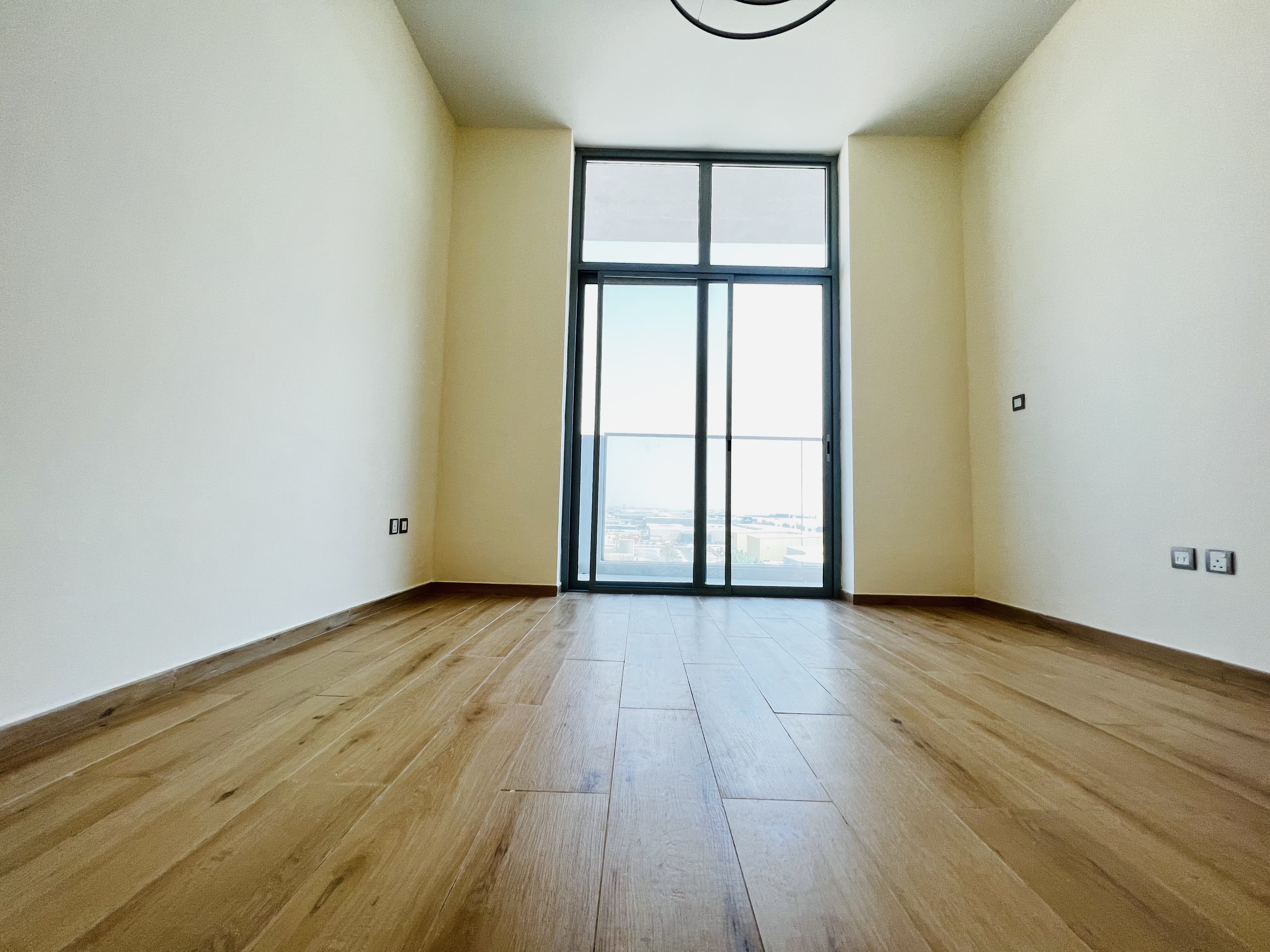 Front of Metro // Amazing Chiller Free 1/BR // Ready to Move // All Amenities