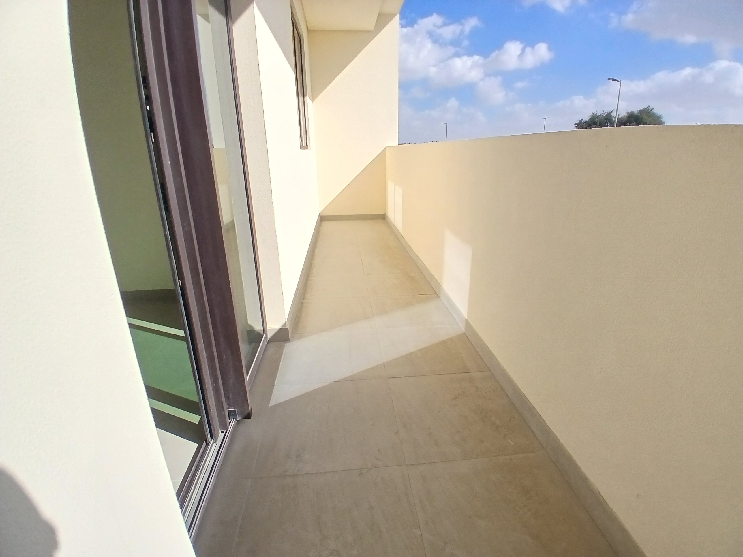 12 chq Payment!!_No despoit cash!!_ Master 1_BR 2 bathroom balcony || wadrobe only 47k_ al jada outside