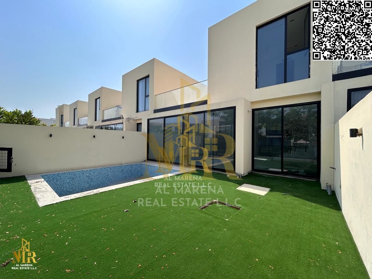 Take advantage of this exceptional opportunity to own a luxurious villa with an elegant architectural design and a swimming pool. The attractive price