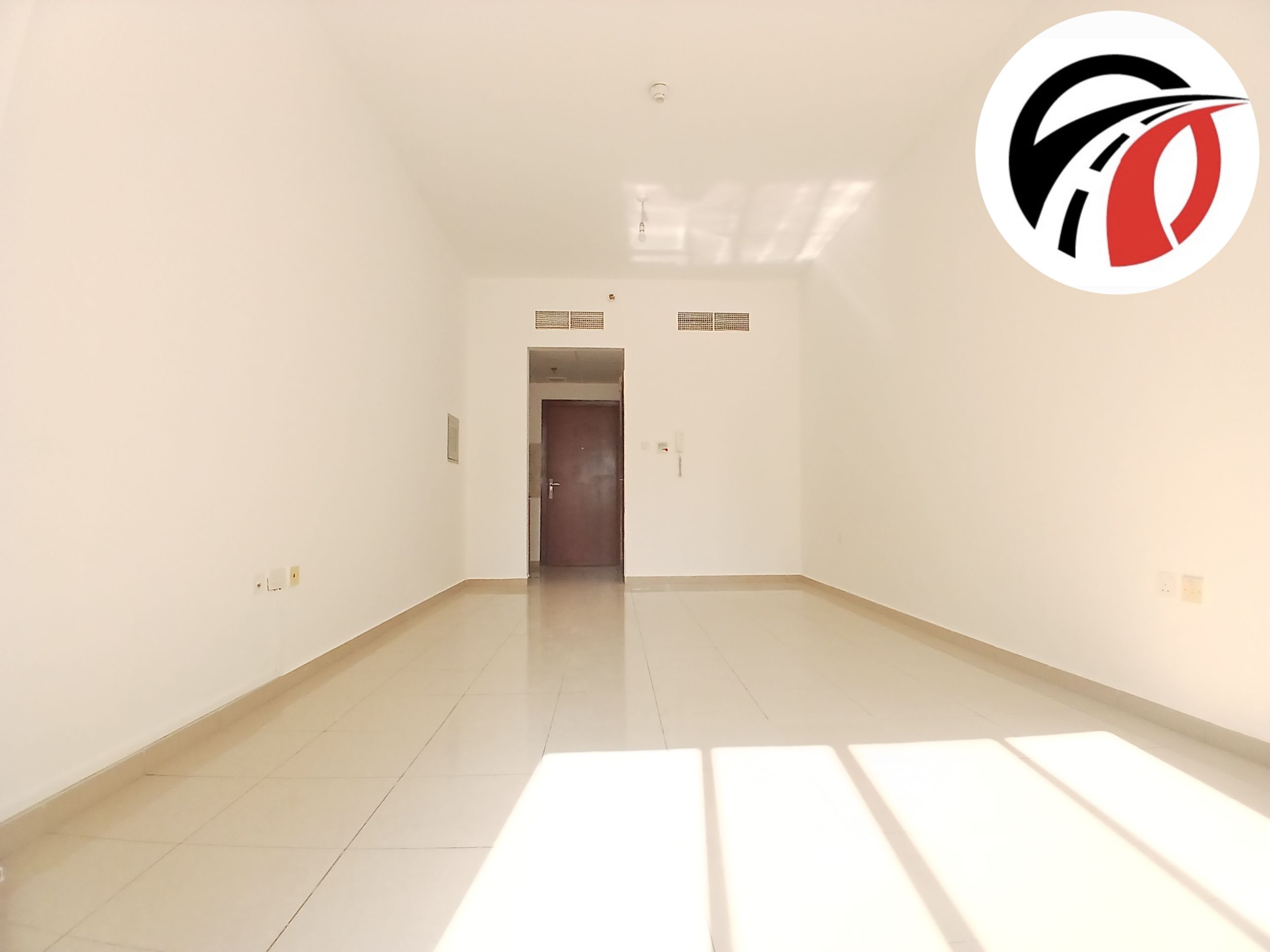 Studio Available For Rent Near Bus Stop