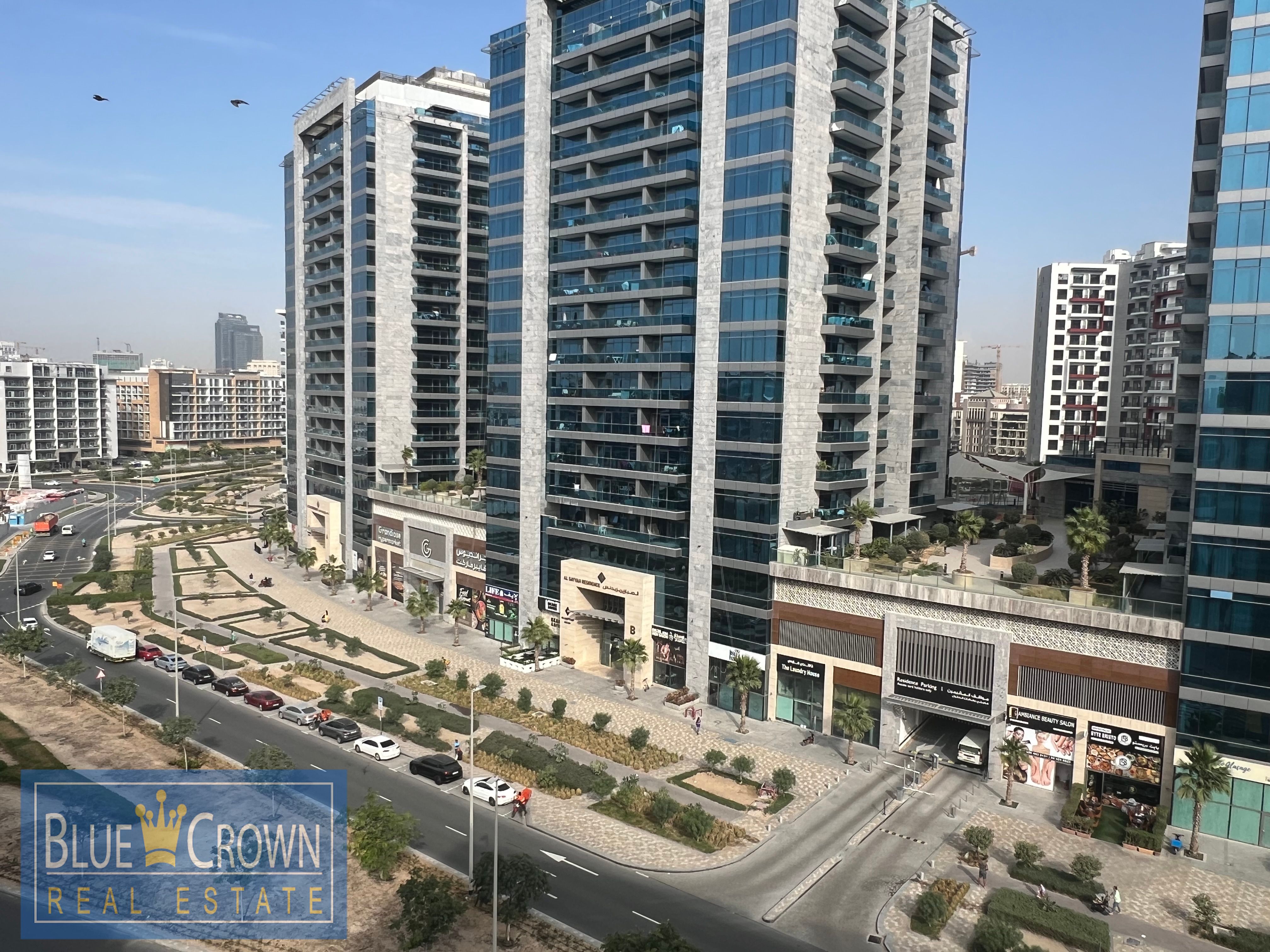 Front Road View:Luxurious:Laundry Room:Spacious:Gym,Pool