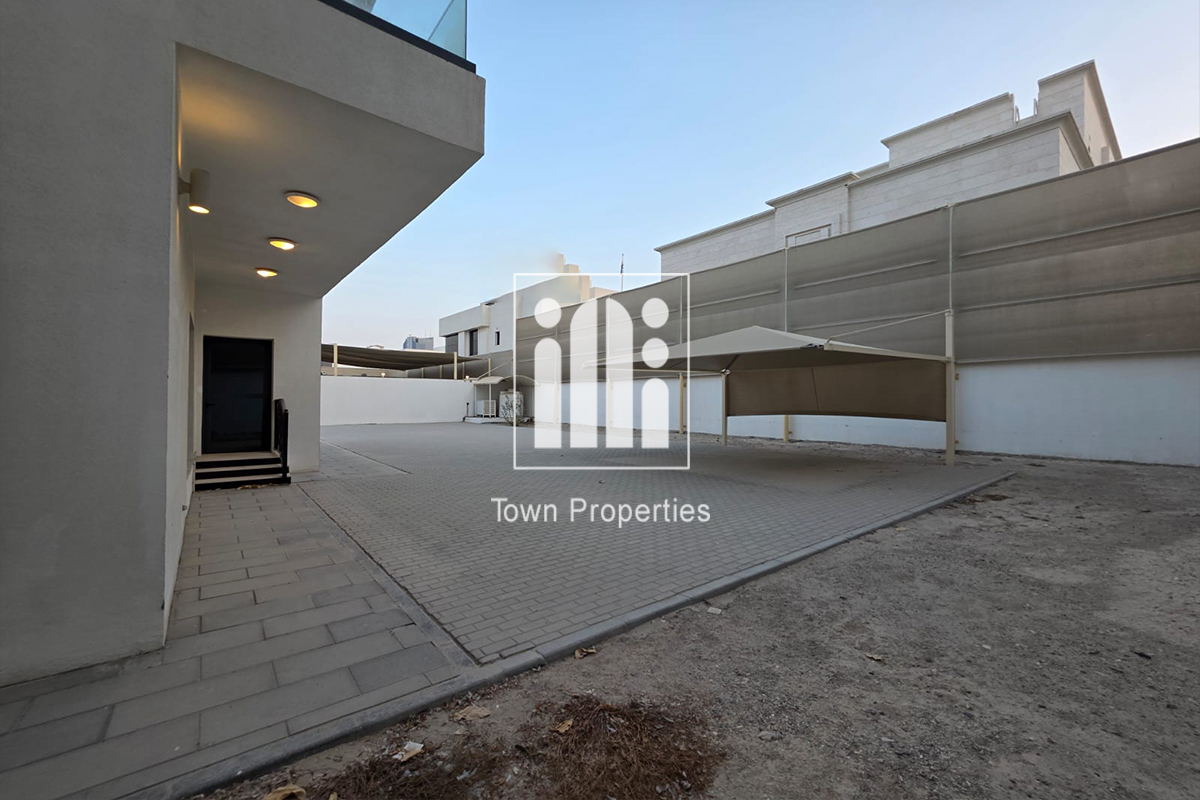 Residential & Commercial | 4MBR + Driver Villa| Big Patio |