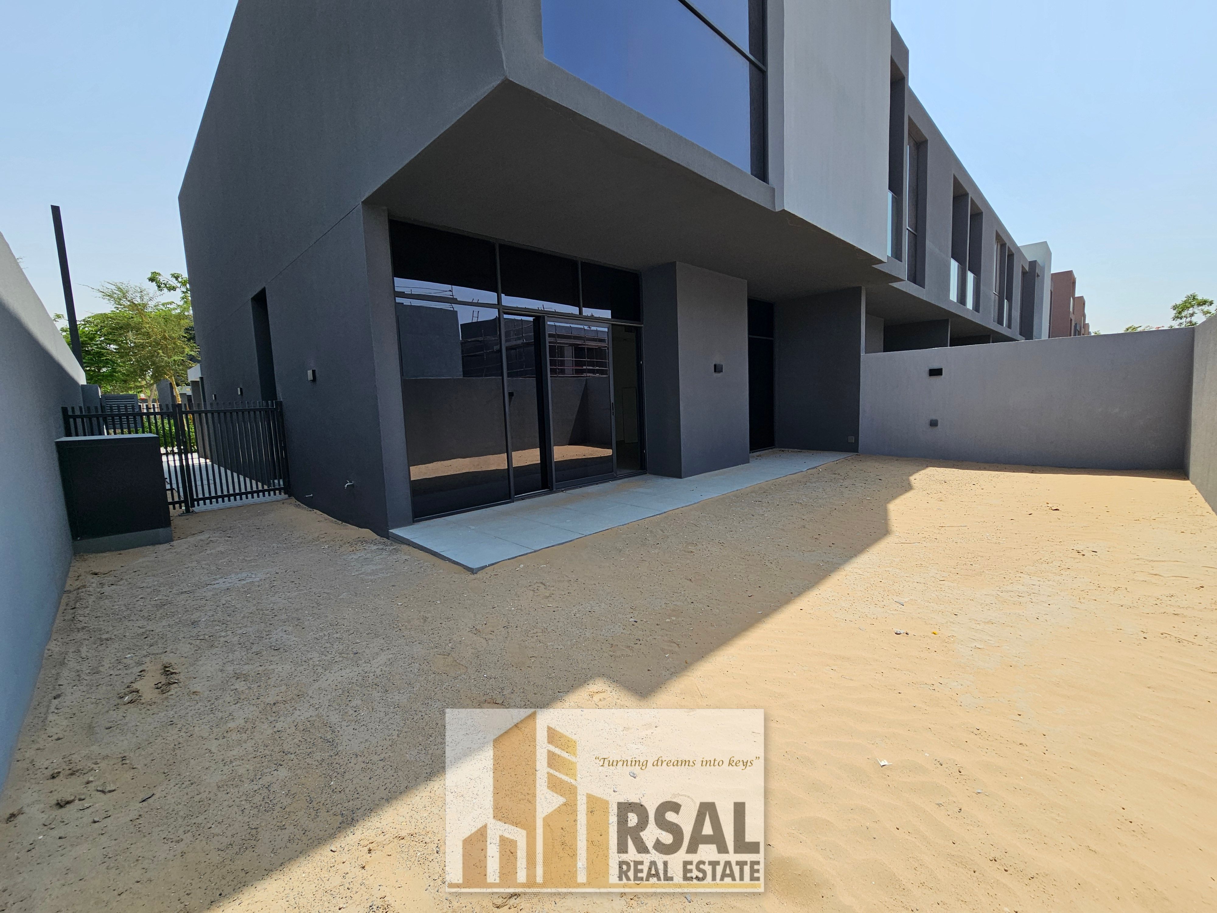 4BR with Extra Room at Ground Floor | Corner Unit