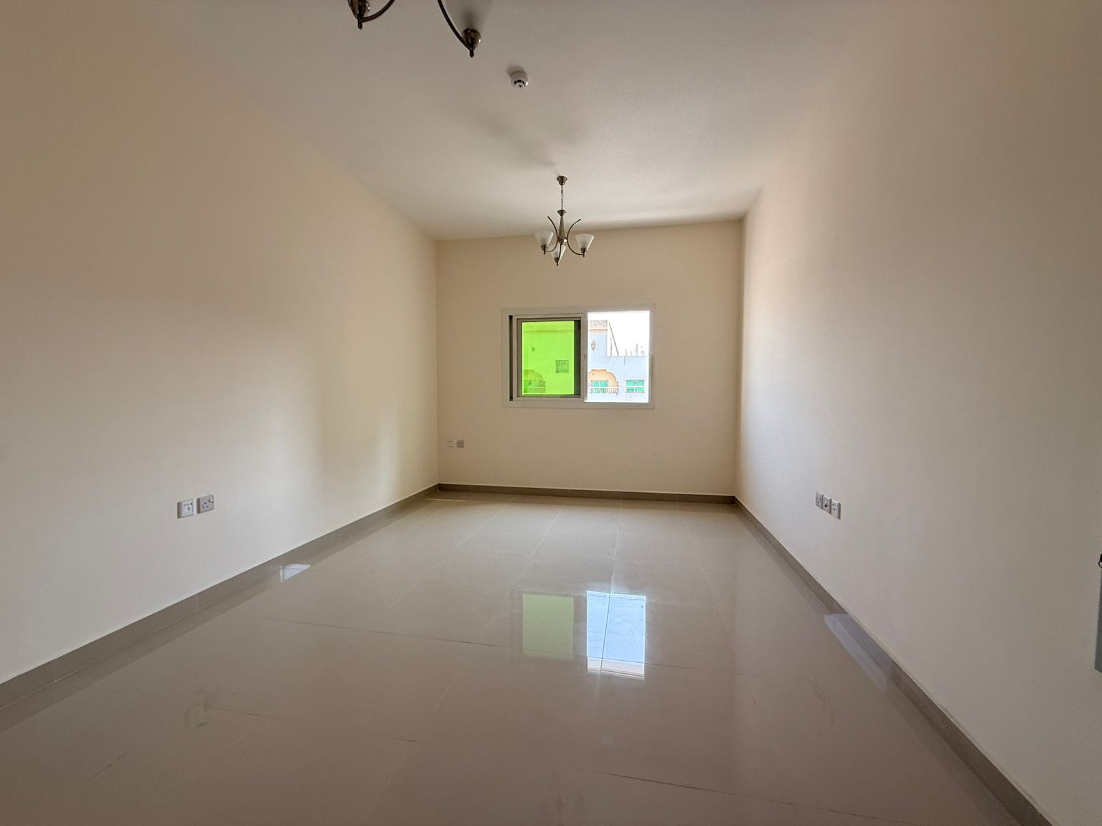 First tenant, central AC, spacious layout, open view, family residence.