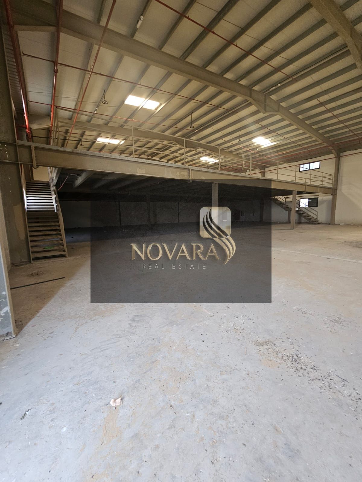 Warehouse for rent in Umm Al Quwain with an area of 13,000 feet including 8,000 ground floor and 5,000 mezzanine, 80 kW electricity, rent 390,000 di