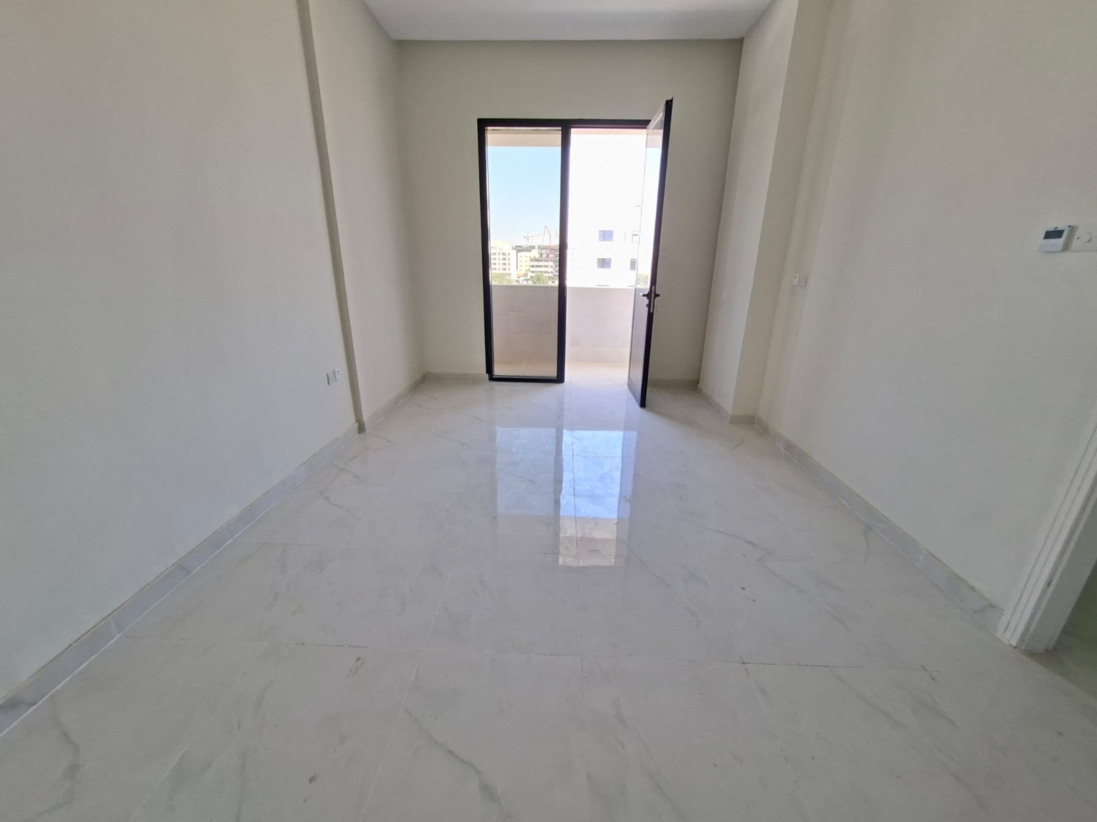 1 month free Lxury and brand new apartment with balcony with master room balcony rent 45k no deposit