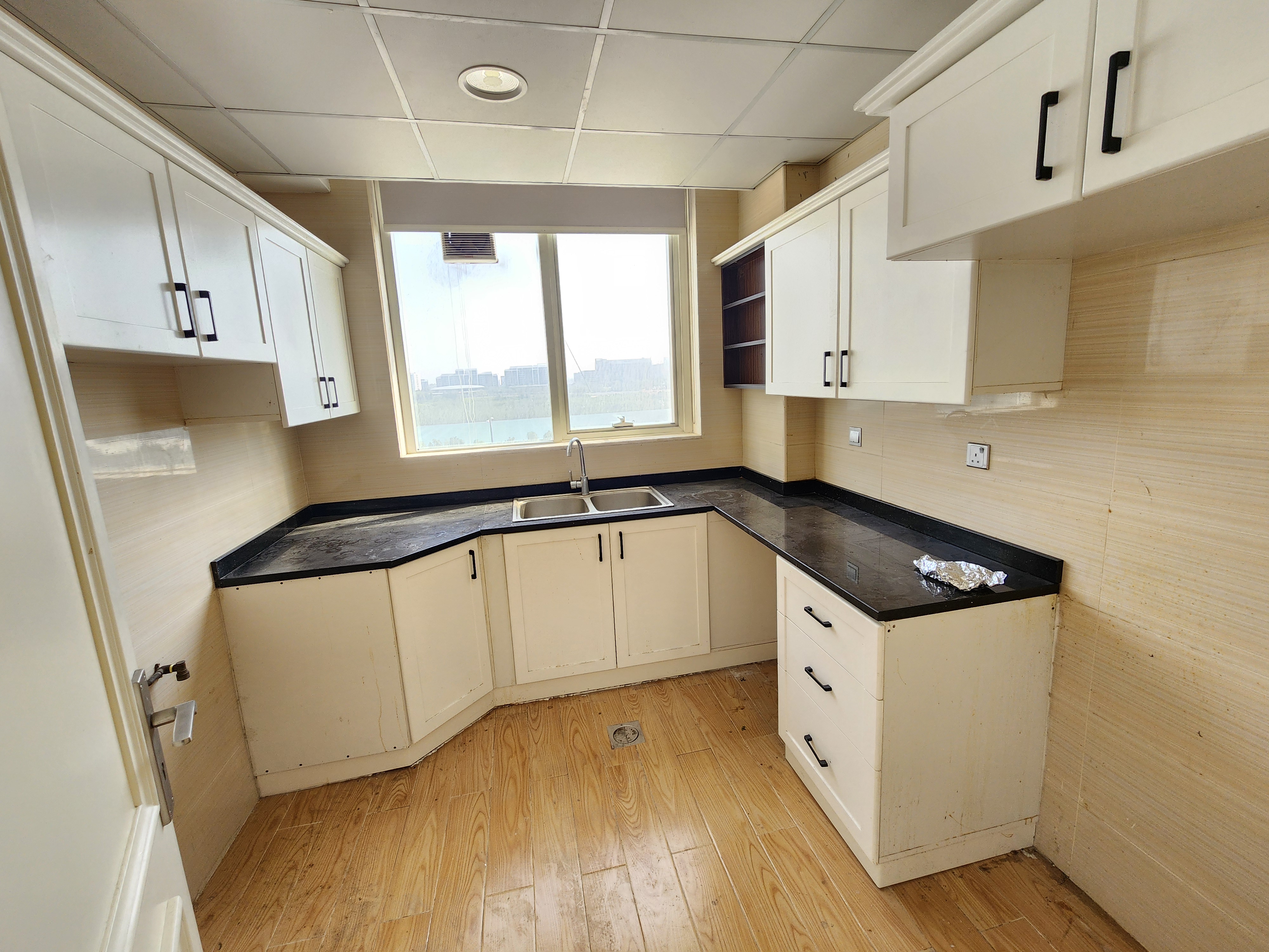 Spacious 1bhk with 2 bath and balcony in just 38k