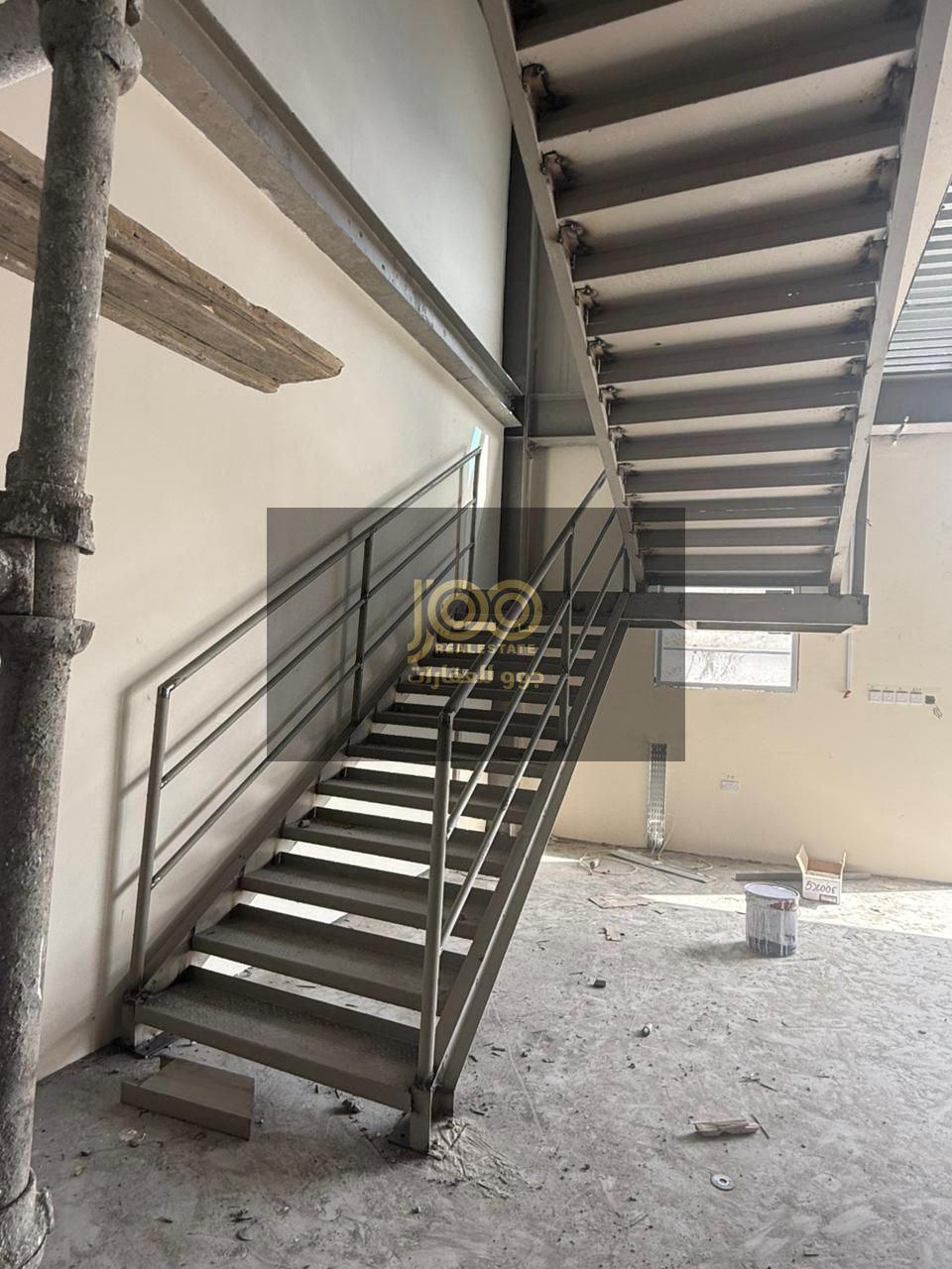 Total Size: 5,000 Sq. Ft. 3,700 Sq. Ft. Ground Floor 1,300 Sq. Ft. Mezzanine Power: 85 kWTwo adjacent warehouses available (option to lease both)