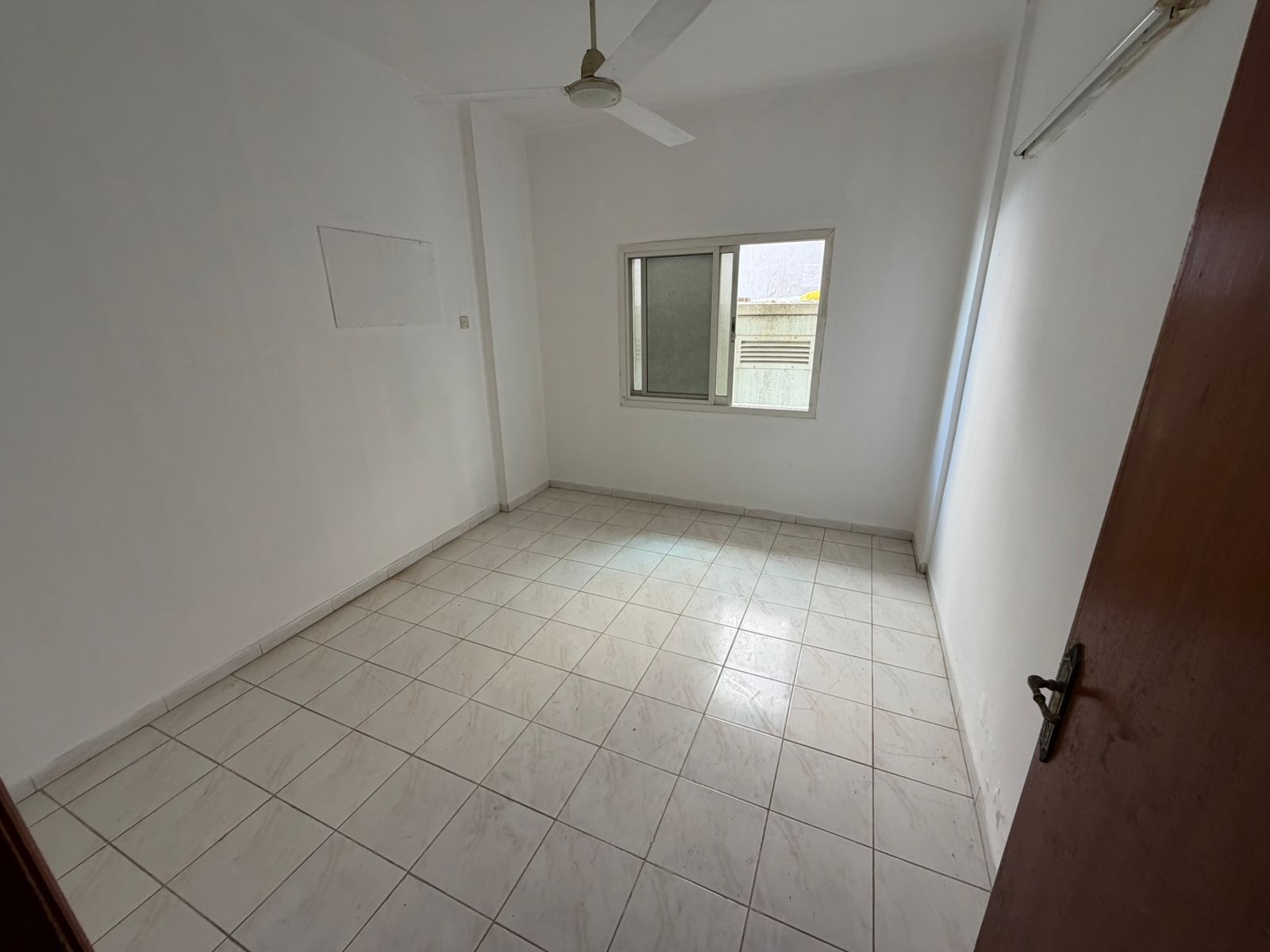 Shop for annual rent – Al Rumaila (second row from Ajman Corniche)