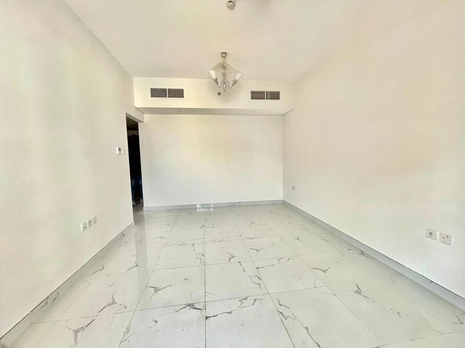Brand new Building 1bhk 1 bathroom just rent 41k