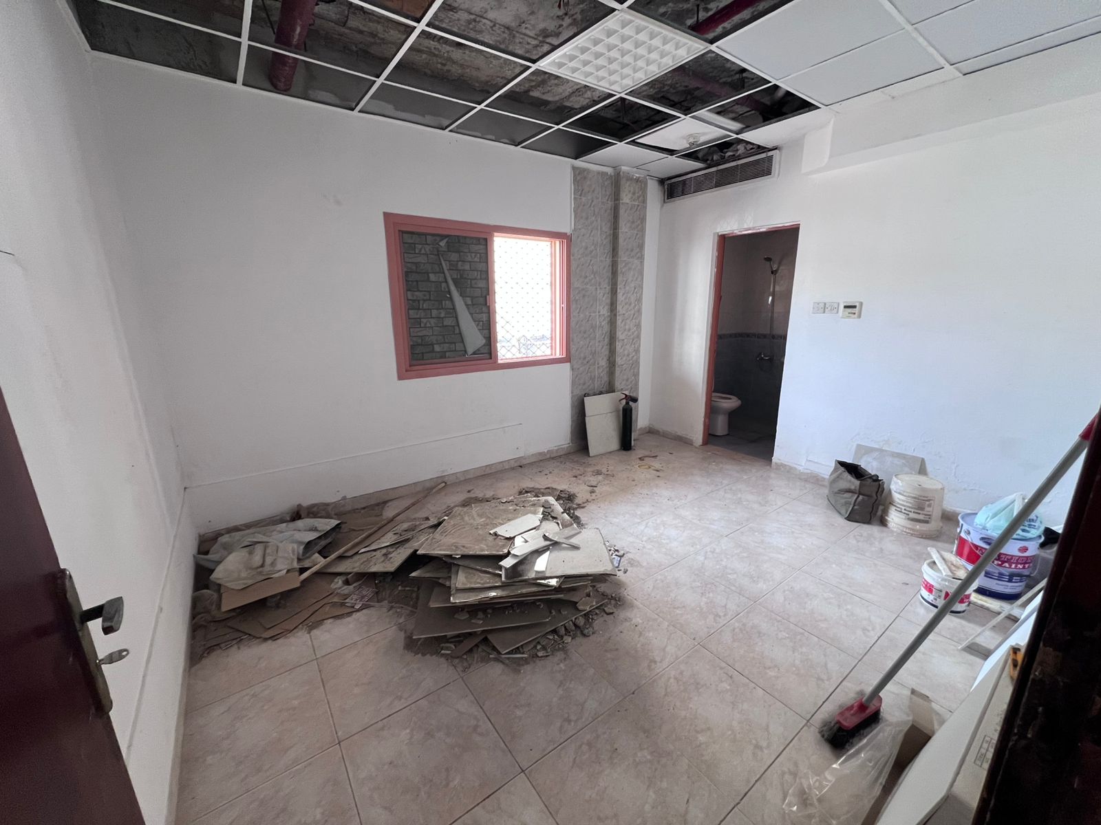 Lowest price studio apartment in a location close to all services, at a reasonable price, very upscale ground floor.