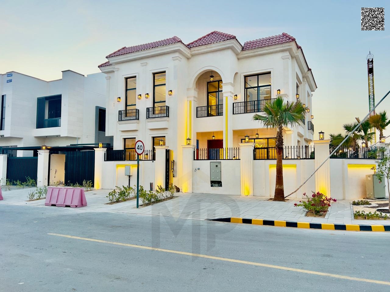 Luxury villa with a modern design, private garden and pool, high-end finishes, price includes electricity, water, air conditioning and registration fe