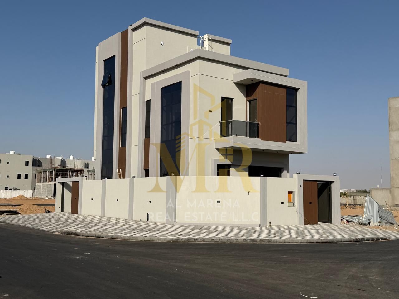 A golden opportunity to own a corner villa at an attractive price. Two floors with a rooftop terrace, European design, VIP finishing, price includes r