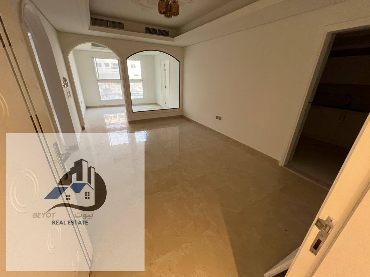 Apartment for Rent in Ajman – Al Muwehat 3 This is a first-occupancy apartment, ideal for families. The apartment features: 2 spacious bedrooms wi