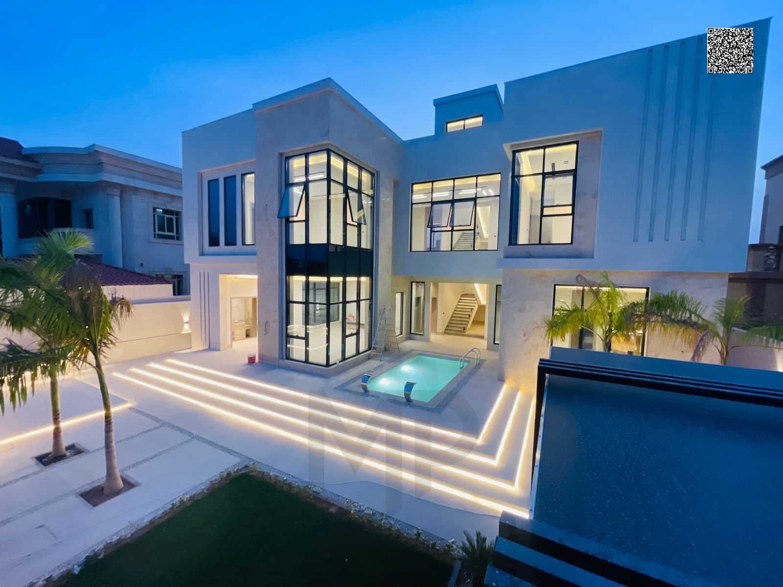 Luxury villa in the most prestigious area of Ajman with a private pool, including electricity, water and air conditioning, a sophisticated and integ