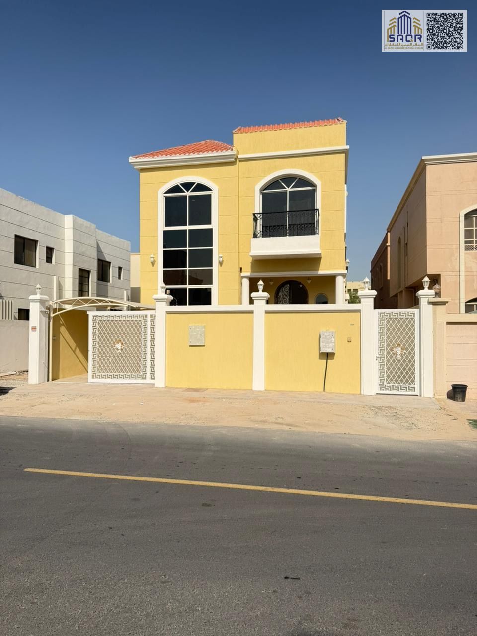 Villa for Sale in Ajman – Al Rawda 2 Prime location near Sheikh Ammar Street Situated on a main street and service lane, with easy access The villa consists of: • 5 master bedrooms • Spacious majlis • Comfortable living hall • Maid’s room Land area: 3,200