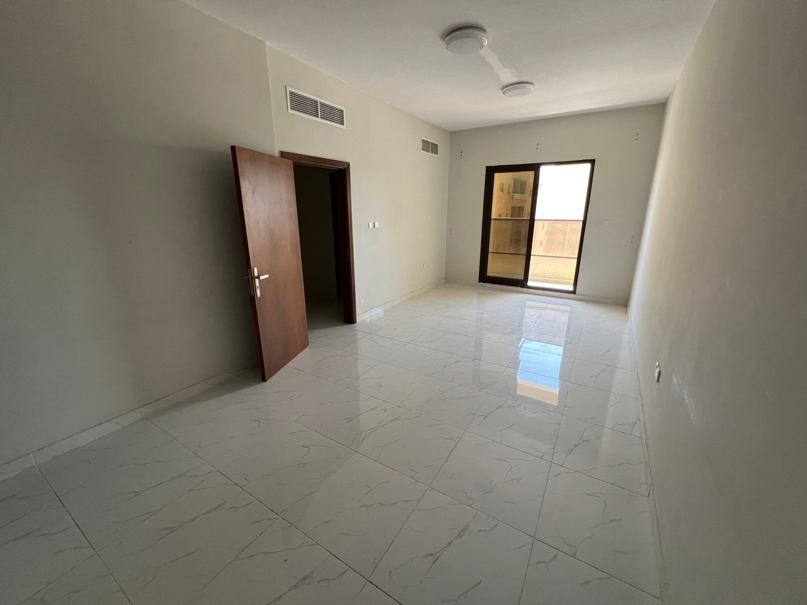 Beautiful one-bedroom apartment in a new building, second occupancy, high-end finishes, with two bathrooms in Al Rawda, and parking.