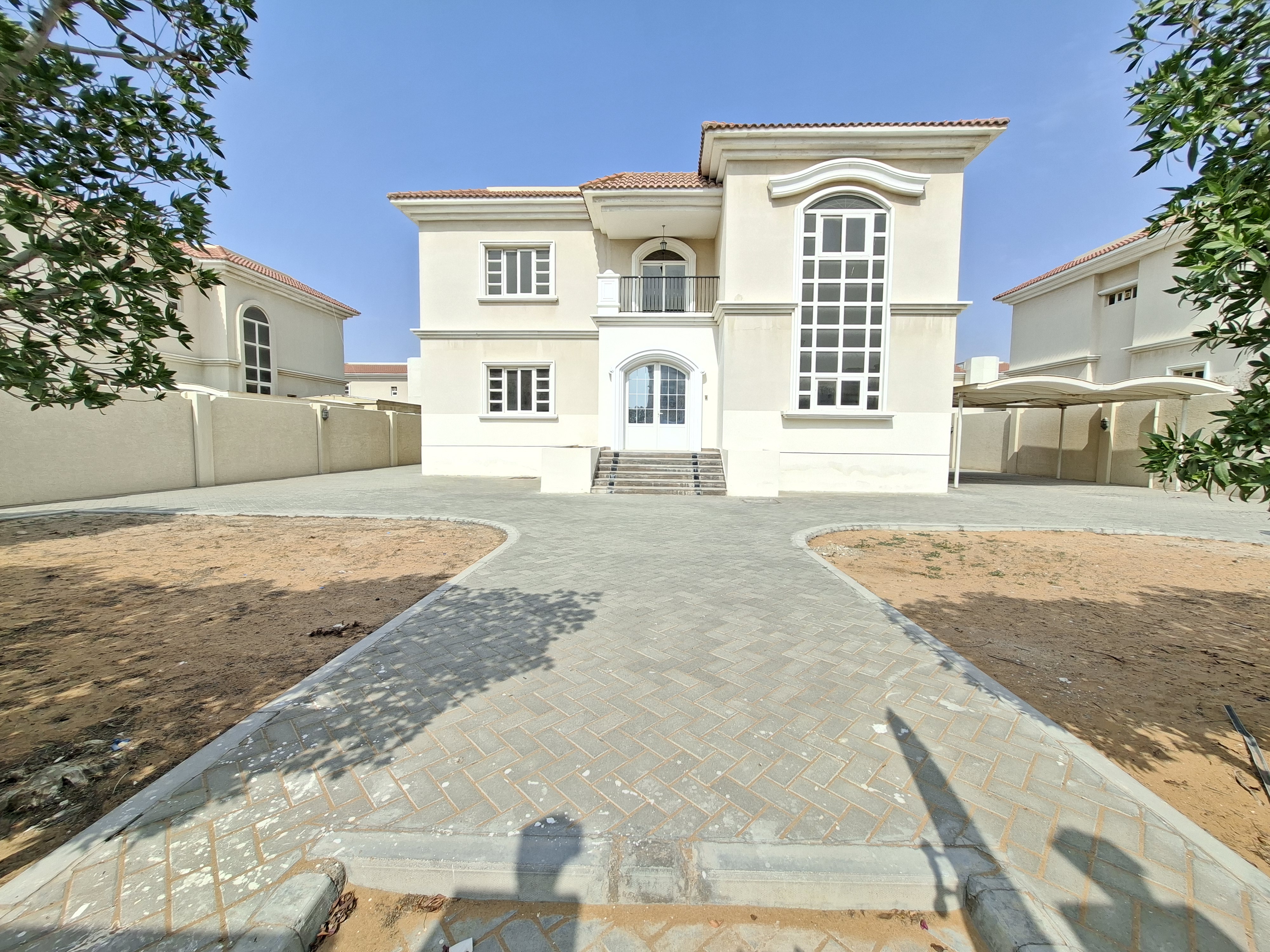 5bhk villa with garden space barashi sharjah