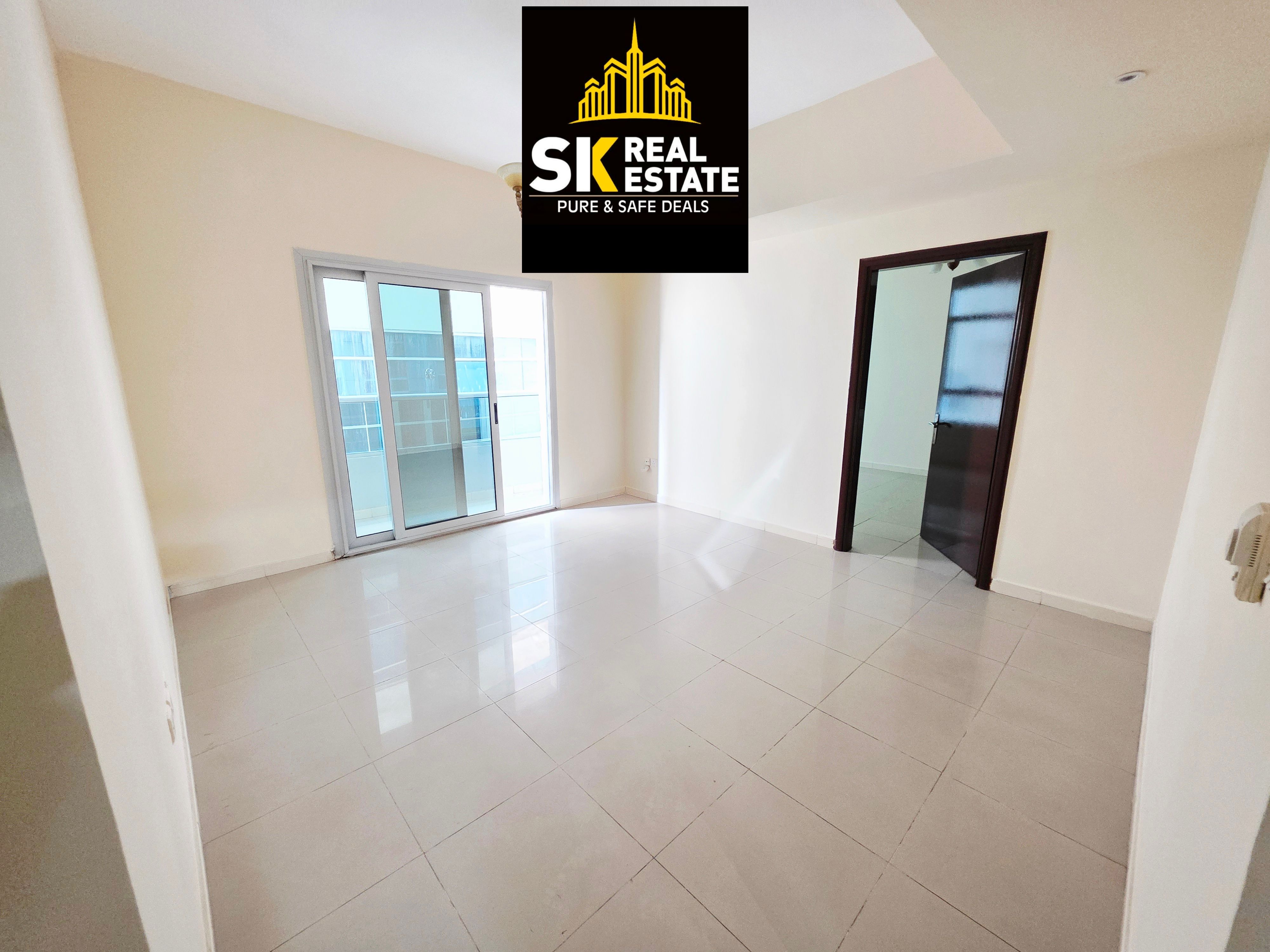AED 40,000 / LAVISH 1BHK APARTMENT / BALCONY