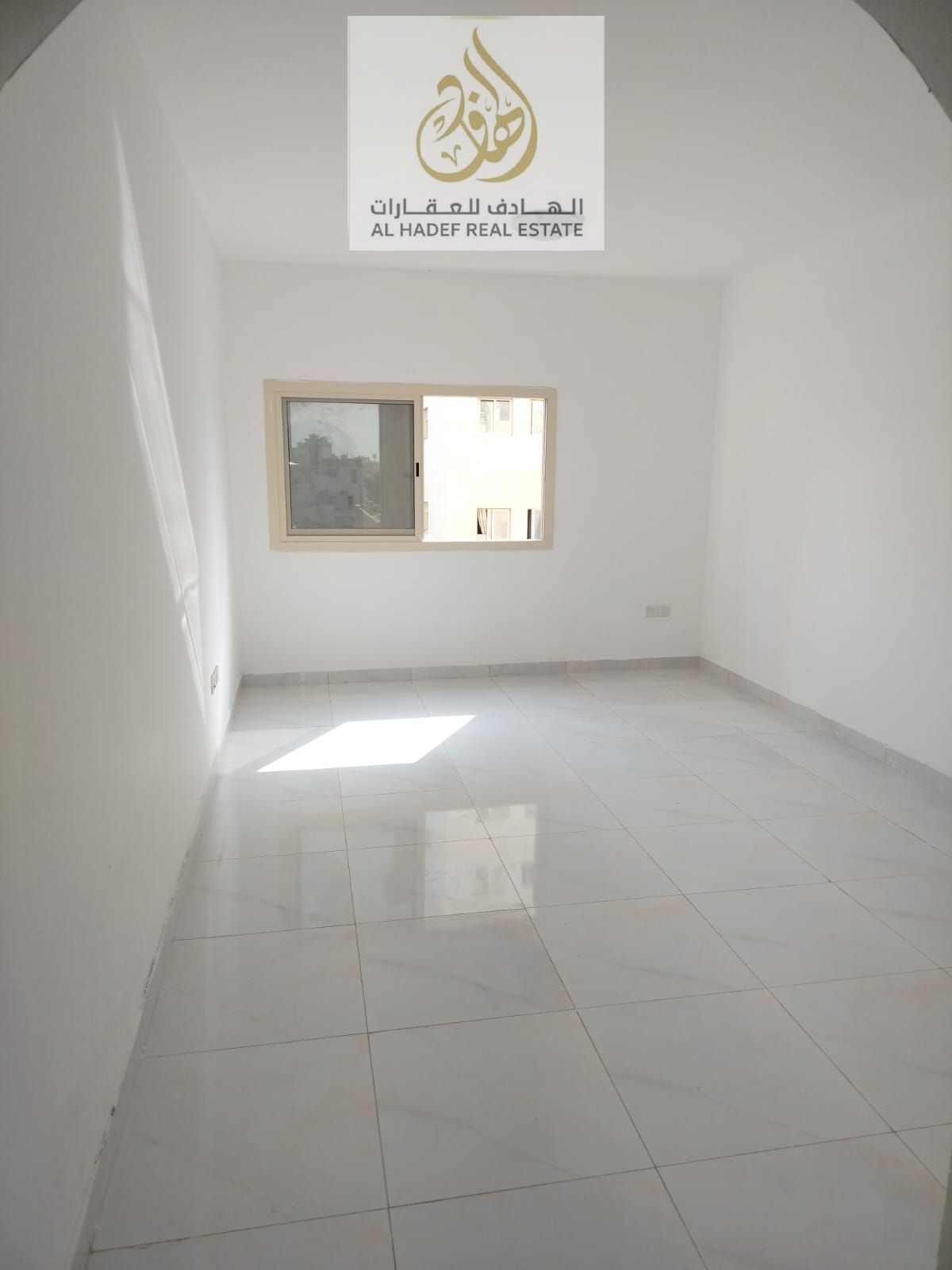 Annual rent in Ajman, Al Nuaimiya 2 area, next to Istanbul Market, Lulu Gulf, and Al Safar Mall. One bedroom and separate living room, central air con