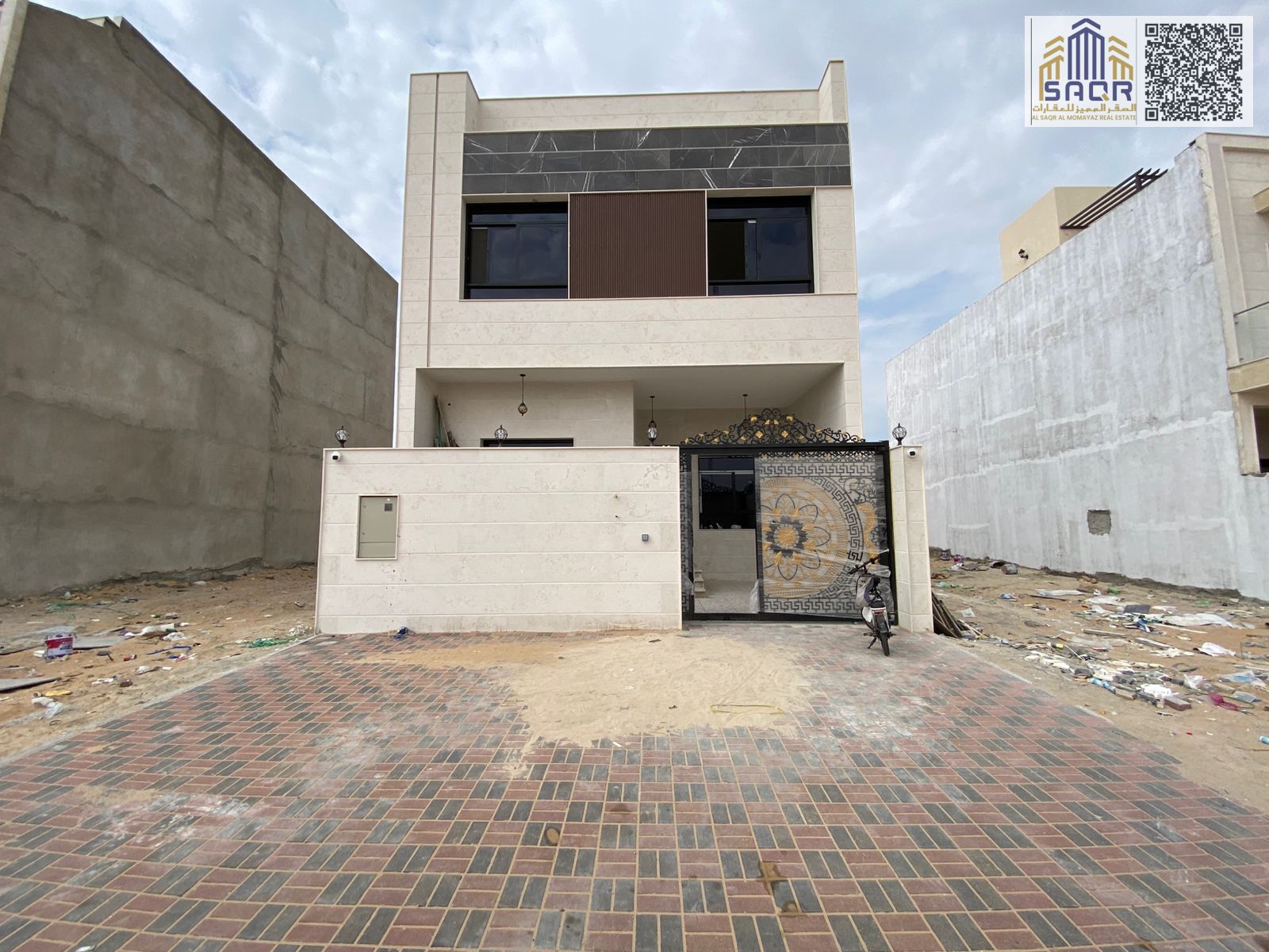 Brand new townhouse for sale, first occupancy, with a modern design and spacious areas.