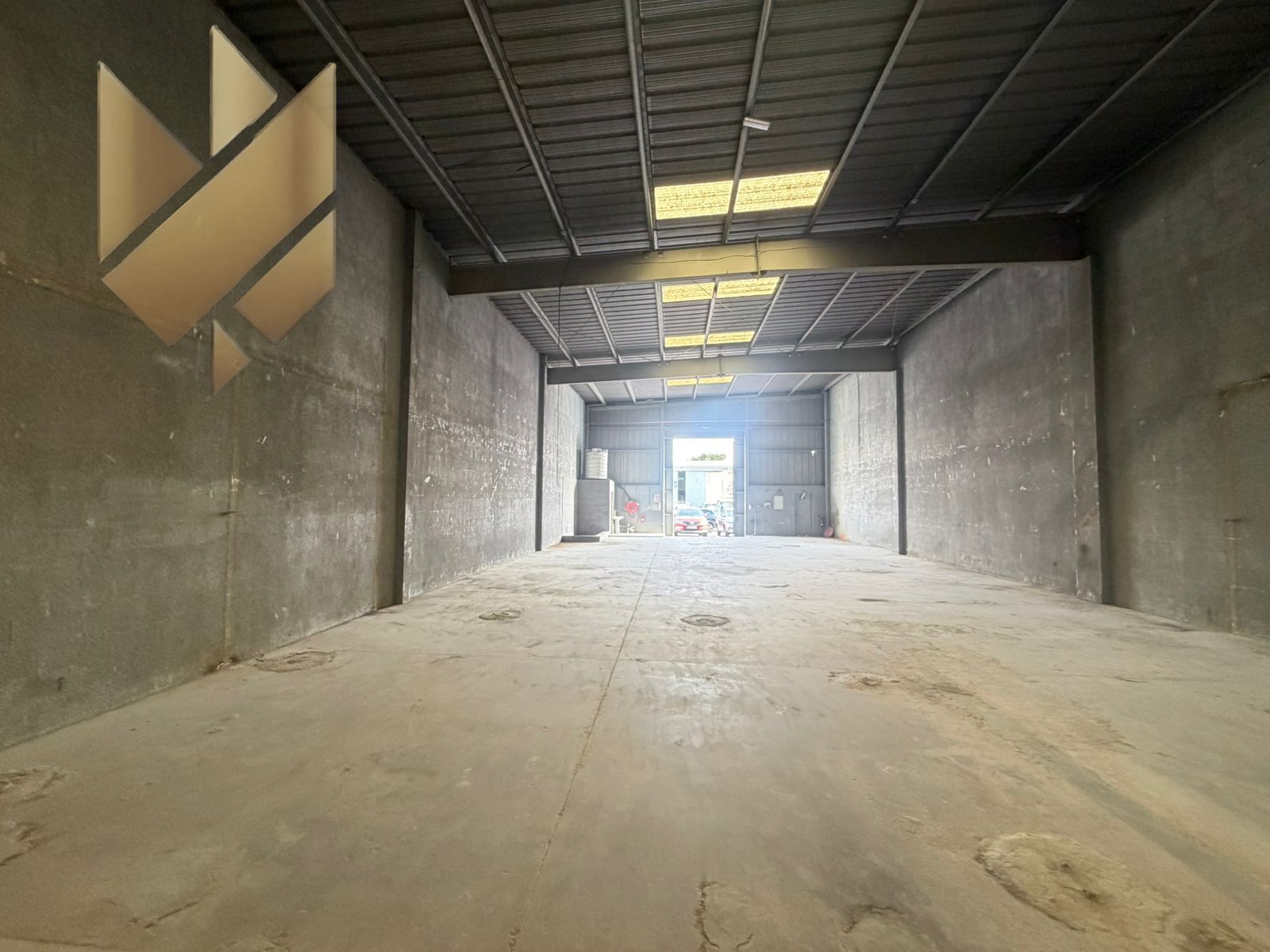 Garage 3,000 sq ft | Main road | Electricity & sewerage | Any activity