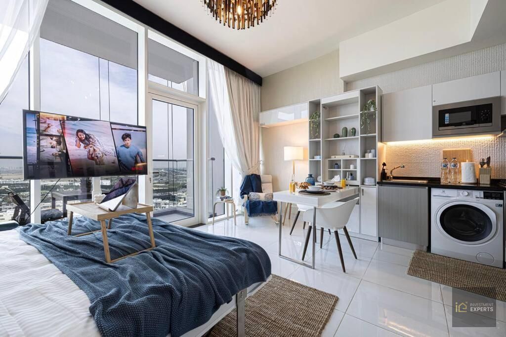 FULLY FURNISHED | HIGH FLOOR | READYTOMOVE