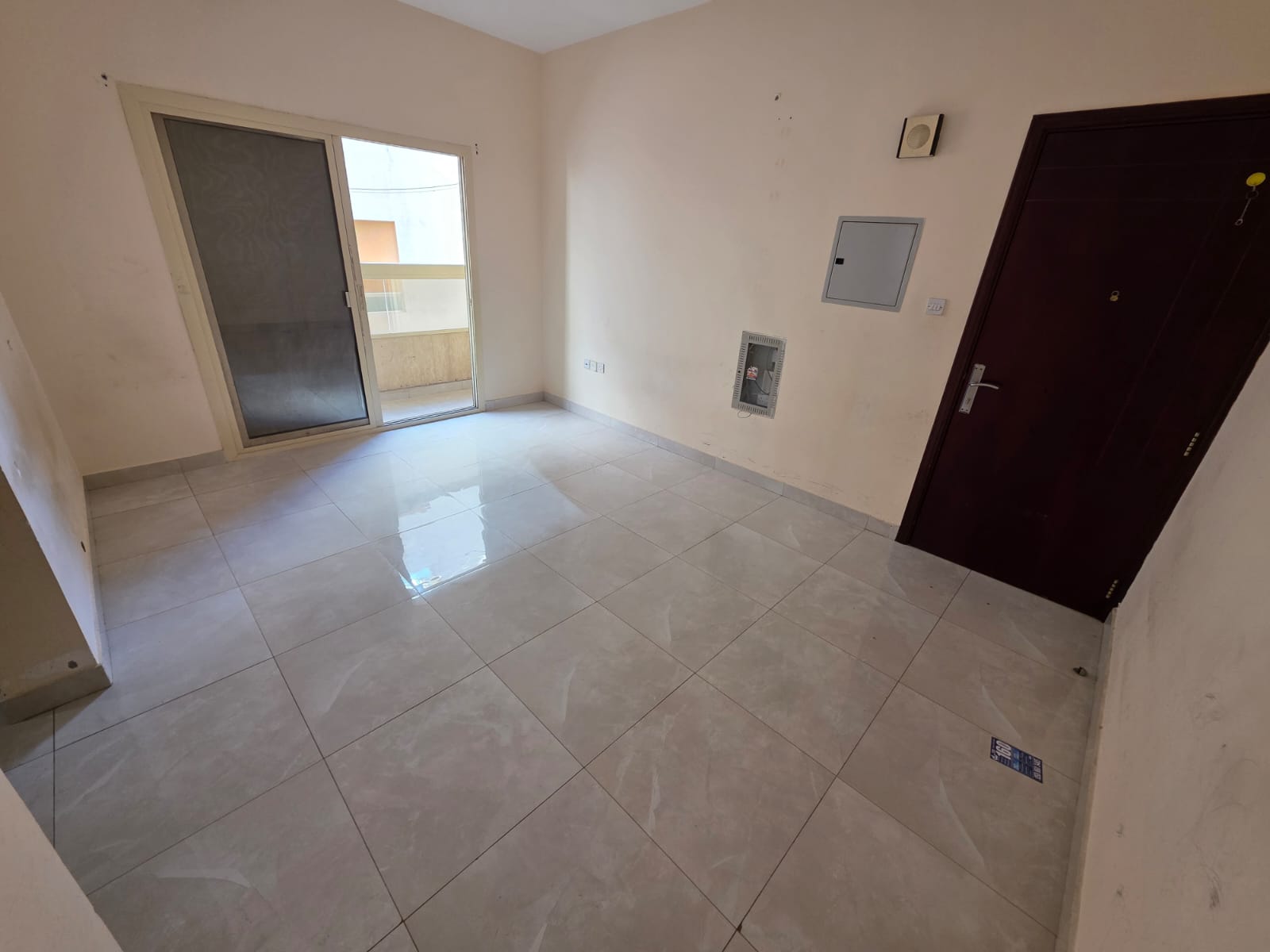 The most beautiful apartments at the lowest prices. One-bedroom apartment for 28,000 AED, payable in 6 installments. Brand new apartment