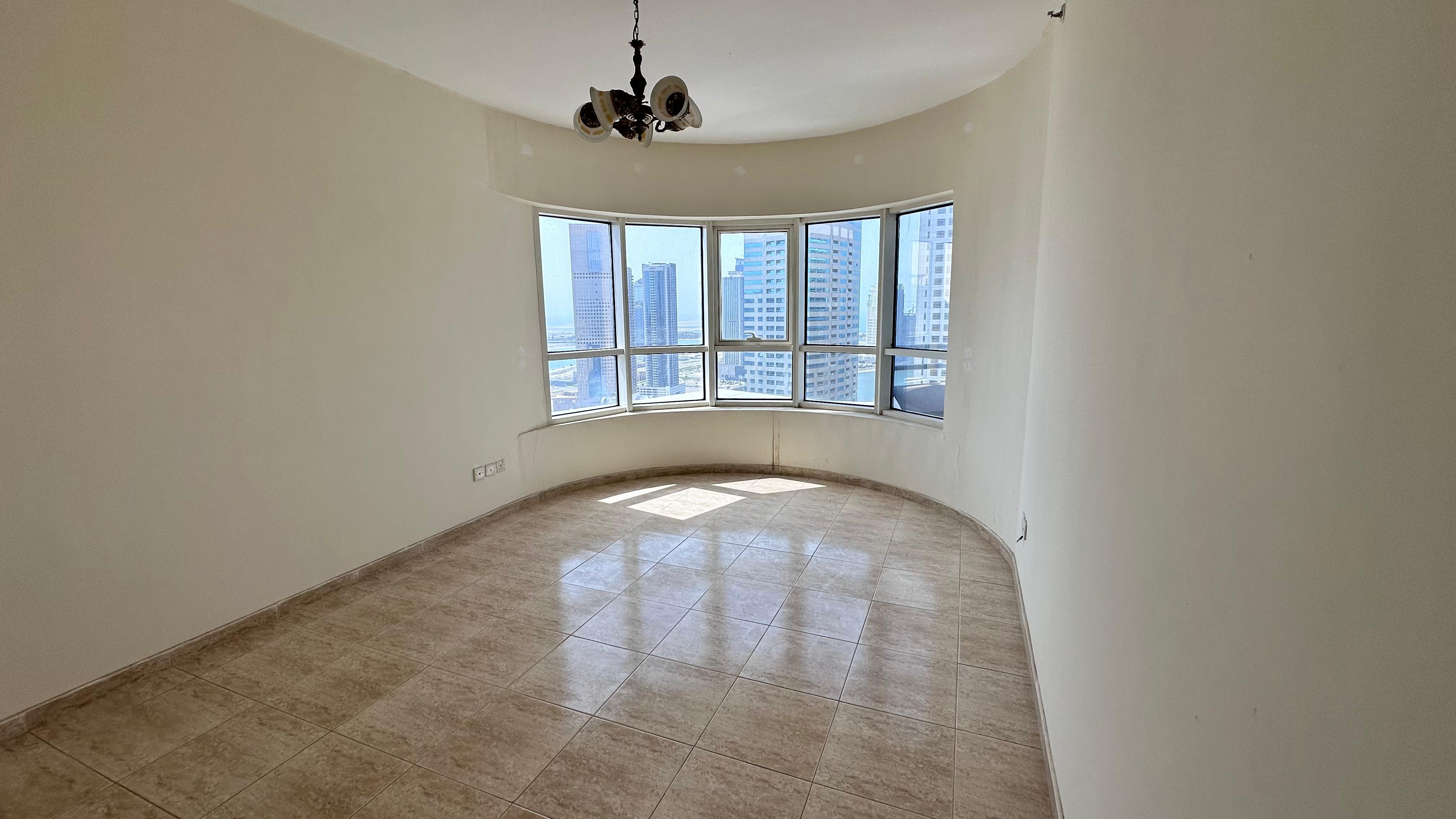Sea view, free air conditioning, gym and swimming pool
