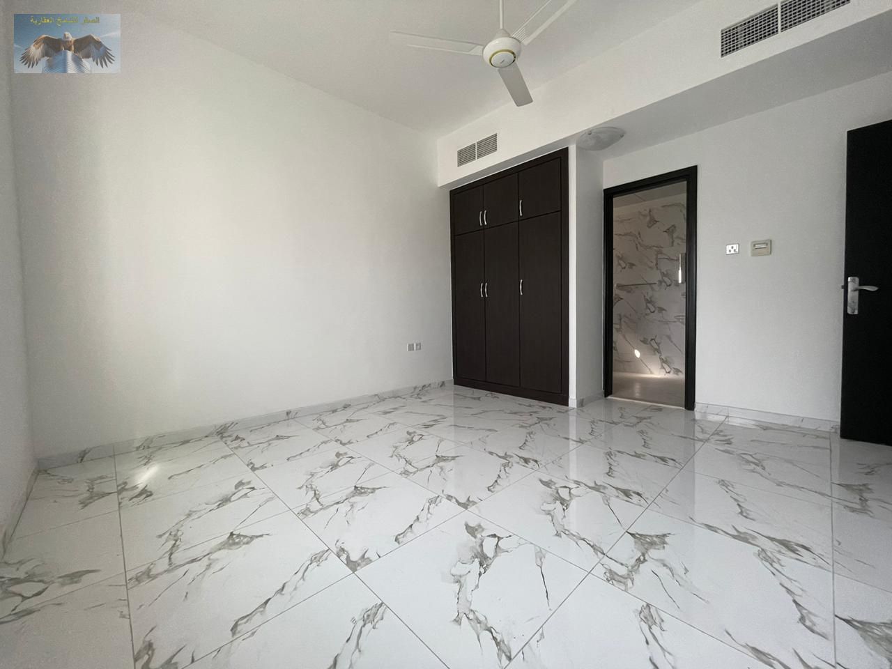 Two-bedroom apartment with living room, three bathrooms, built-in wardrobes, super deluxe finishes, open view, close to all amenities.