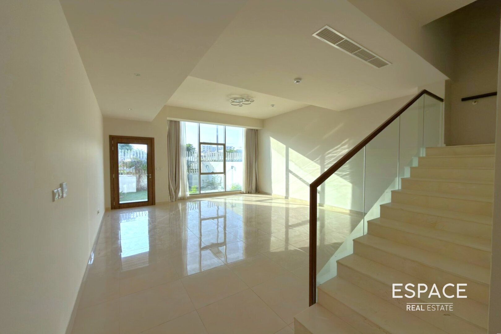 Closed Kitchen | Vacant | Modern