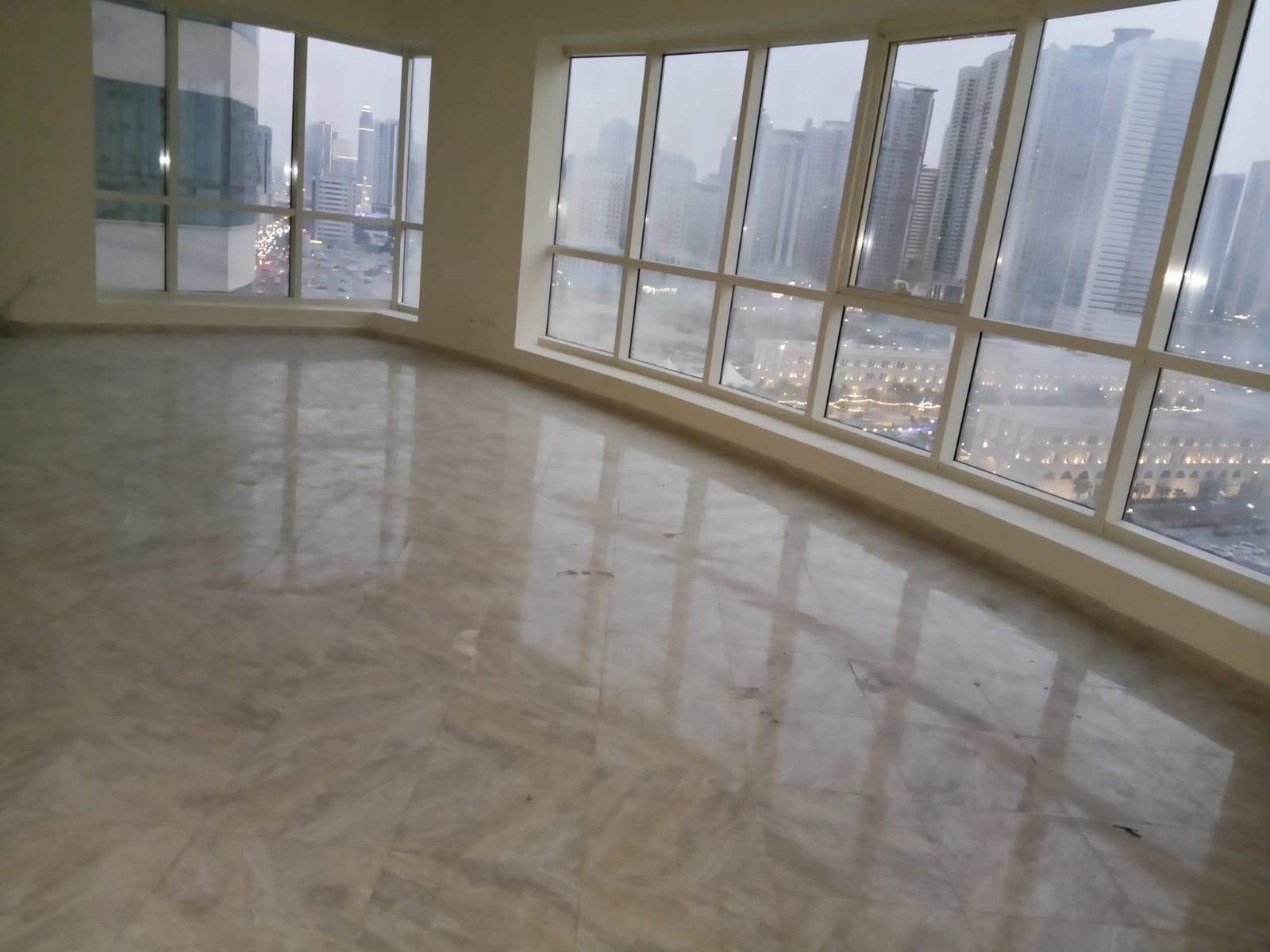 Apartment for rent in Al Majaz 3, 3 bedrooms, 3 bathrooms, direct sea view, central AC, free pool & gym, AED 80,000, 4 payments, deposit AED 2,000.