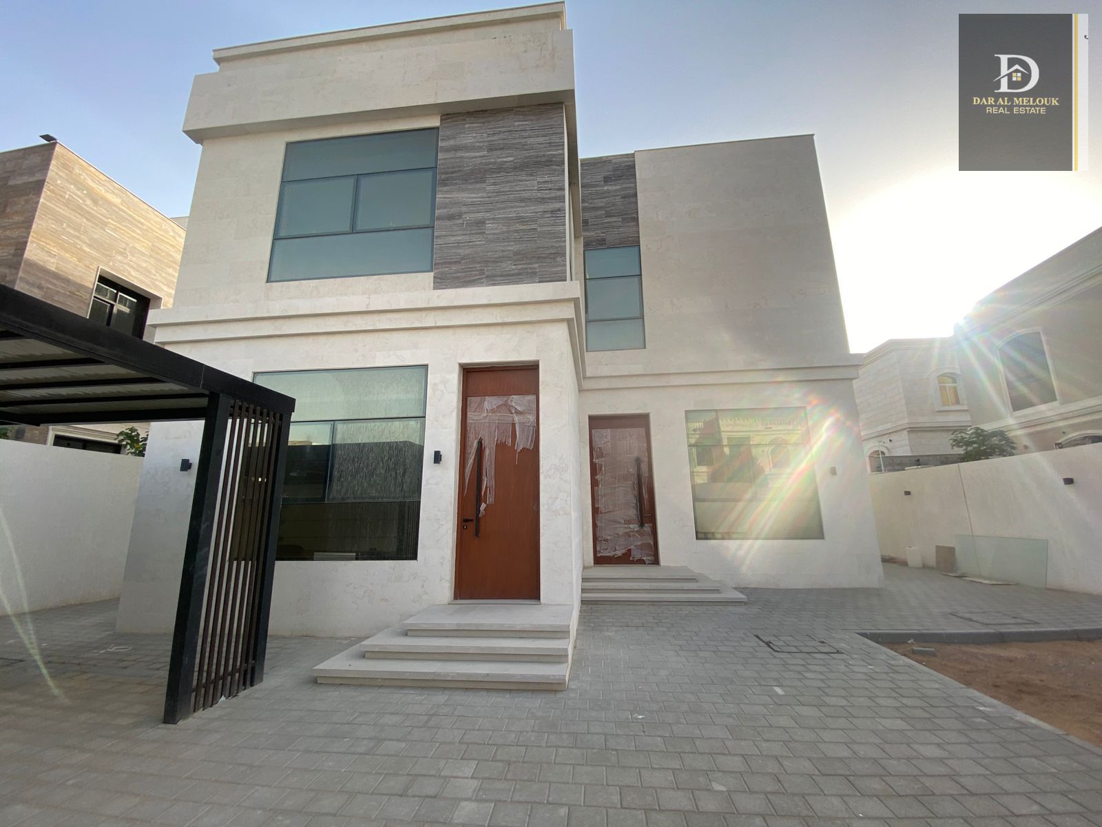 For Sale in Al Hooshi District In the Emirate of Sharjah Villa on a 5200 sq m plot Corner plot on a street and alley In Al Nouf Block, behind the