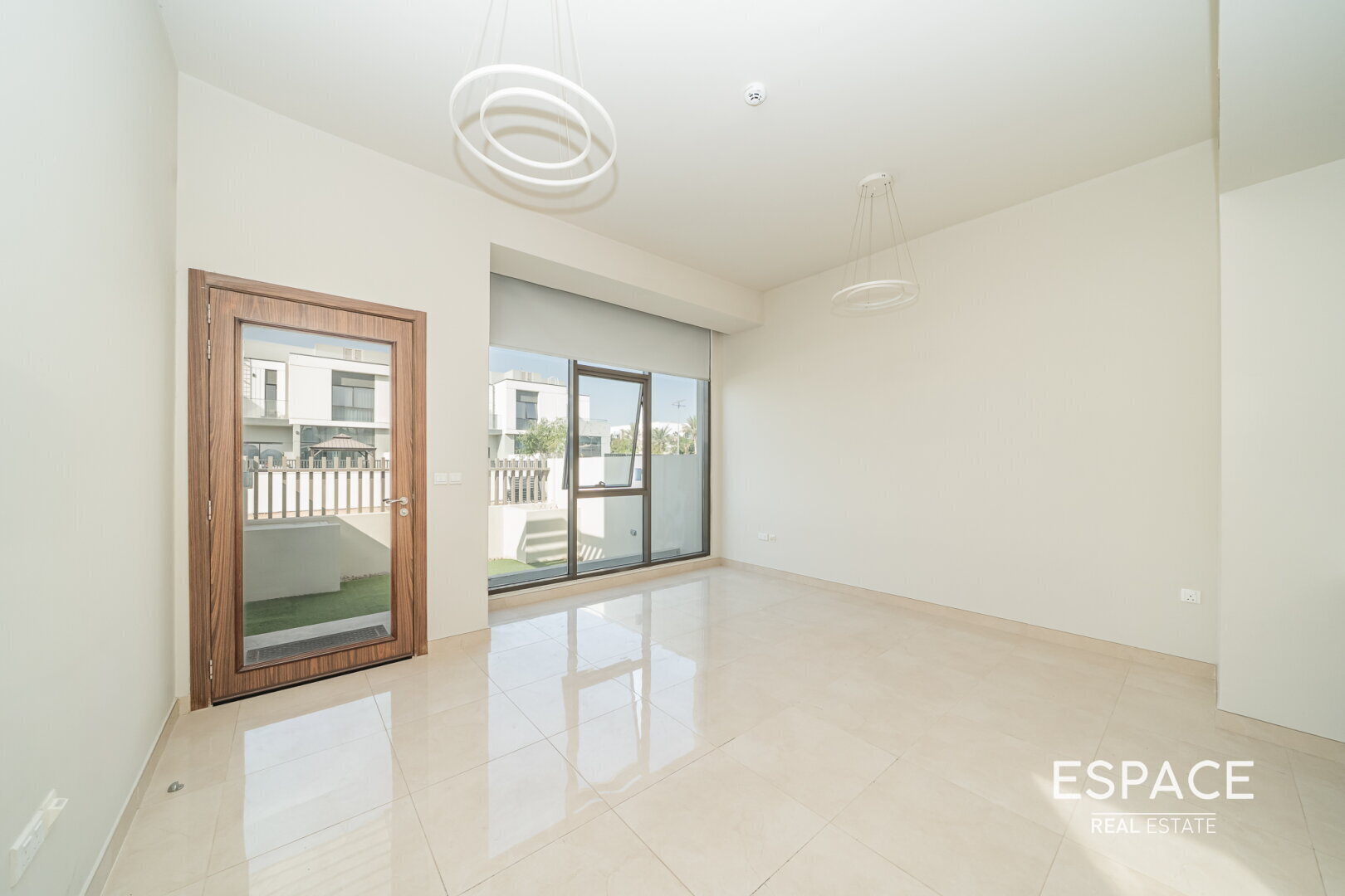 4 Beds Townhouse | Modern | Bright