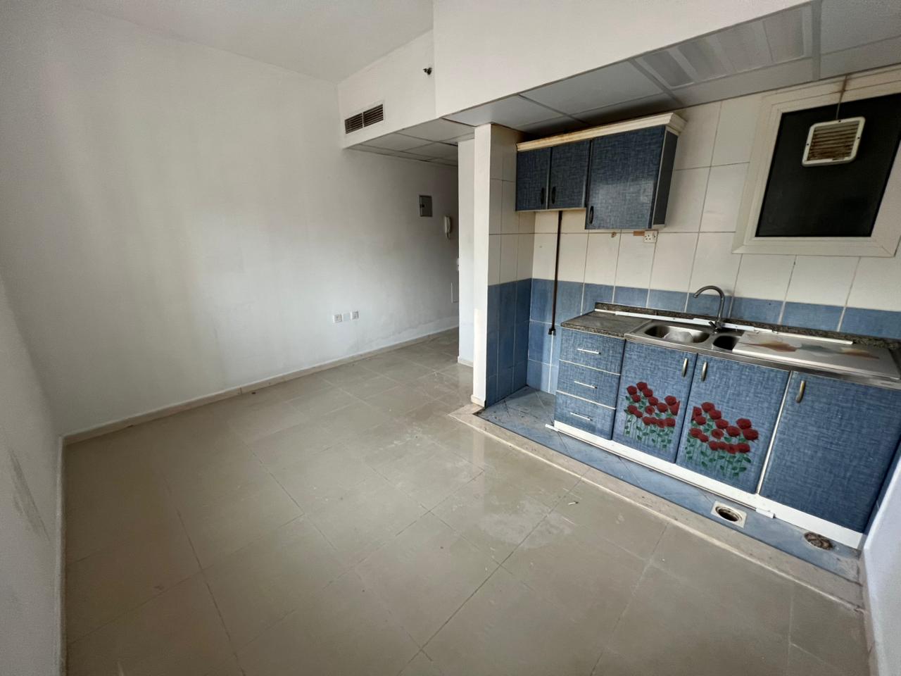 Studio for rent in Al Taawun near Dubai exit and services with flexible payments via Tabby or Tamara. Ready after maintenance. AED 26,000