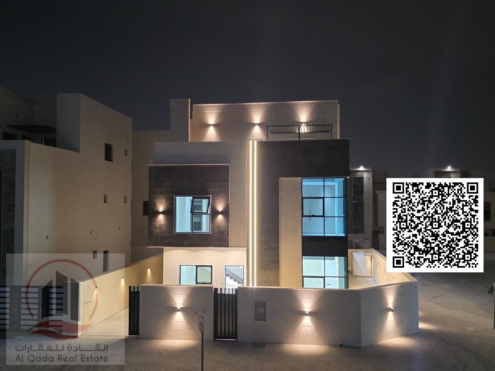 Corner villa with 6 bedrooms and a roof terrace, price including registration fees.