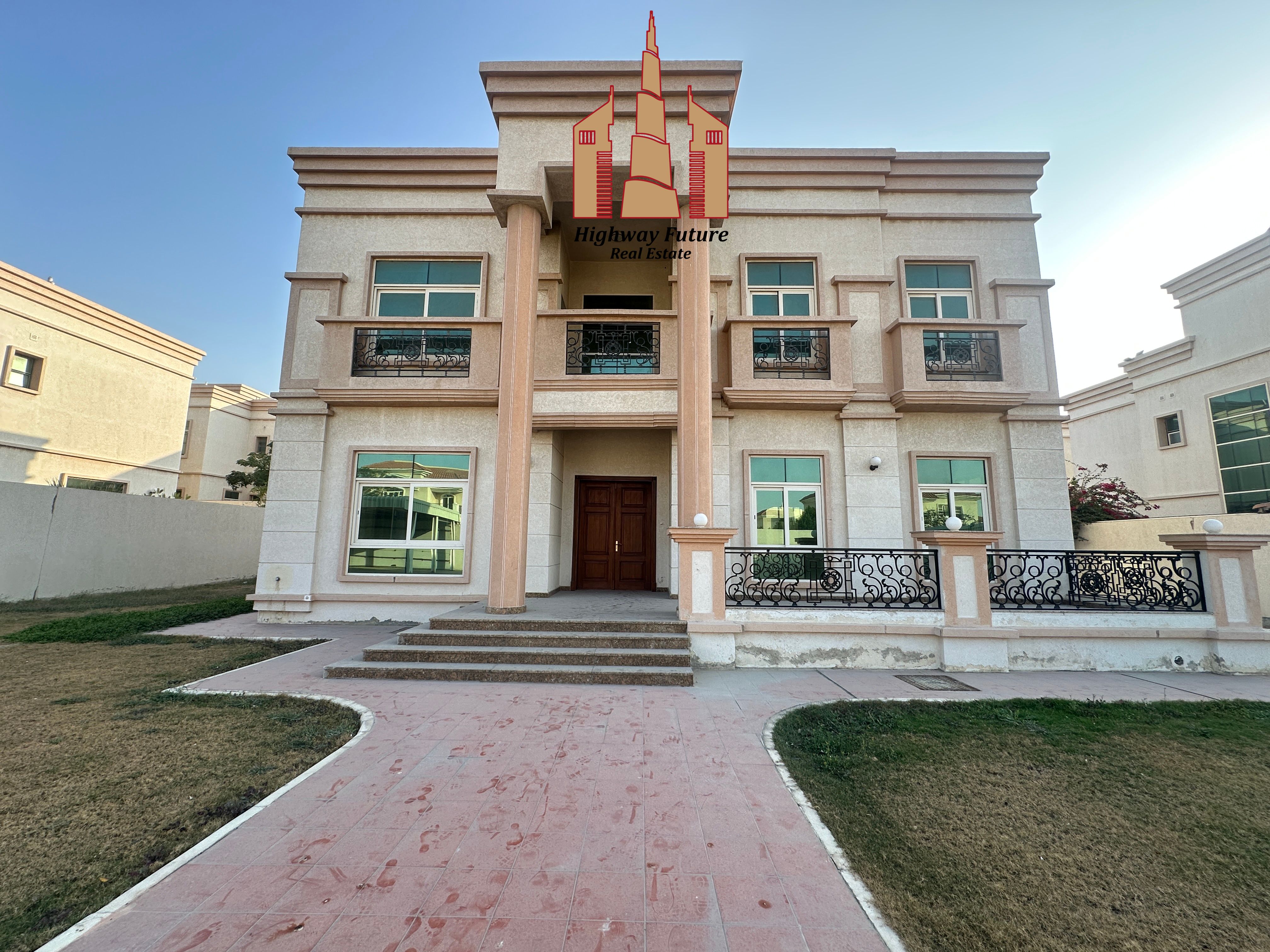 Spacious well maintained 4BHK VILLA WITH 3 Hall separate majlis 160k