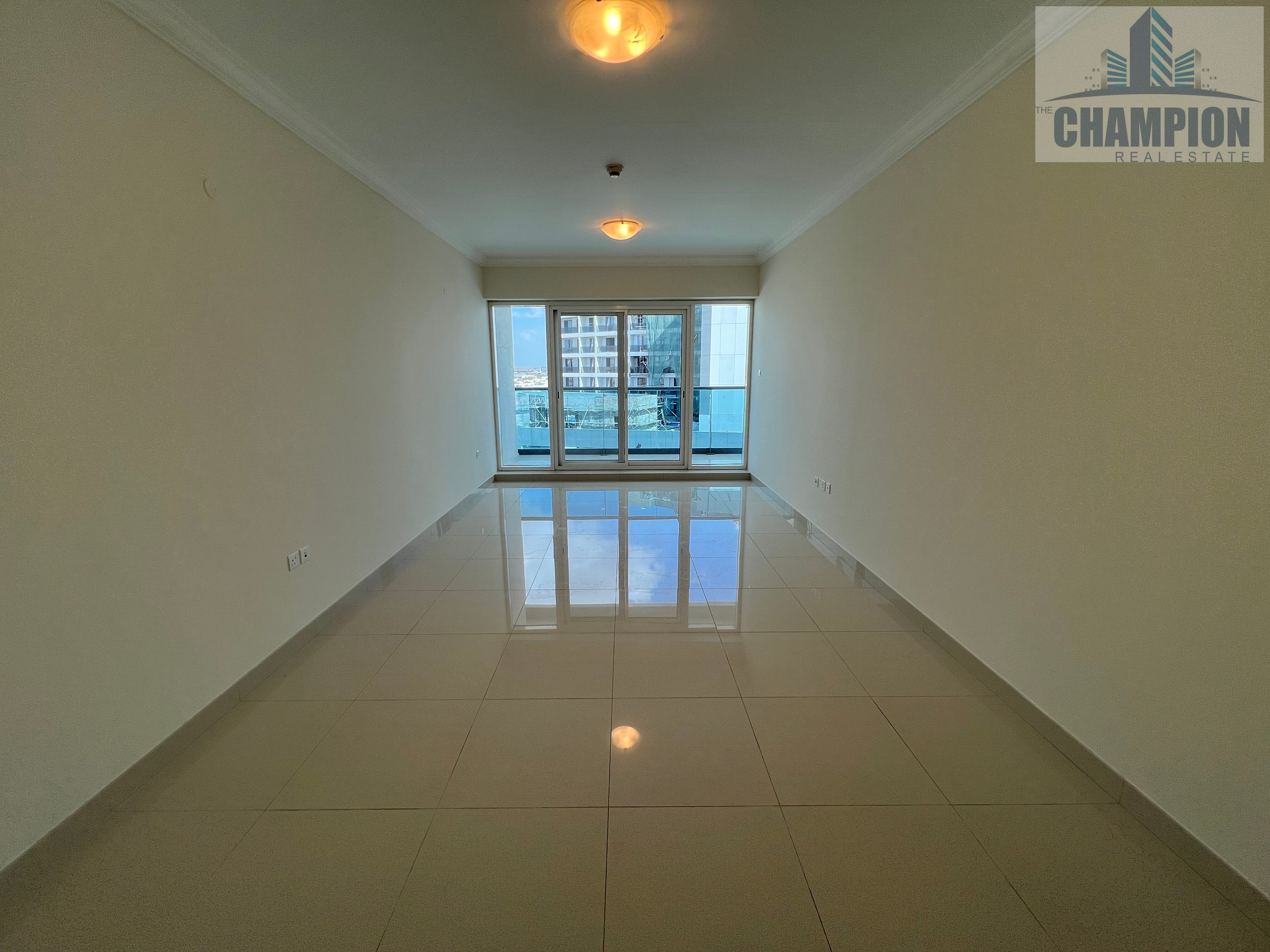 Spacious 1 BHK Apartment | 1000 Sqft | AED 75K