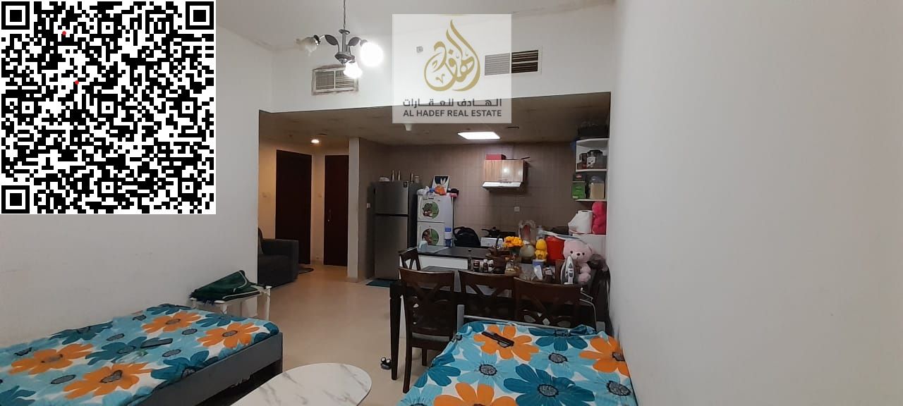 One bedroom, living room, balcony, two bathrooms, and kitchen for sale. 100% successful investment. Prime location.