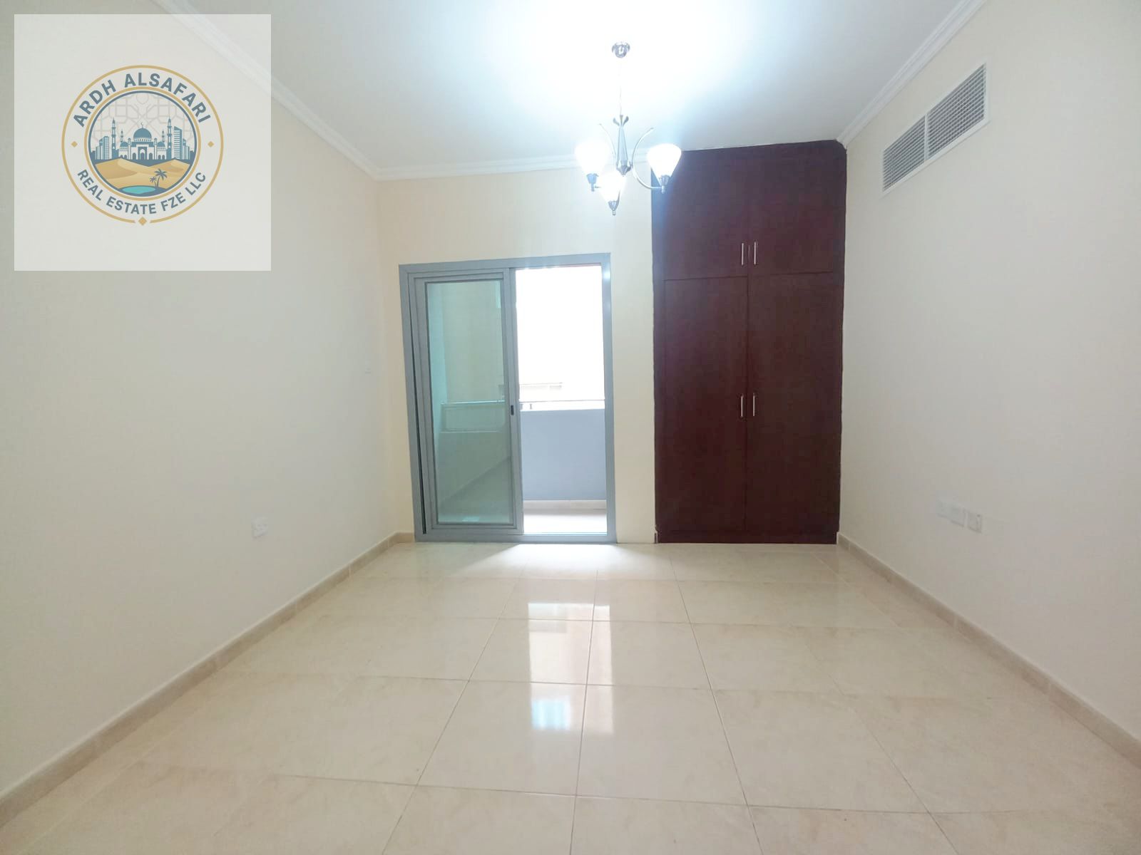 Hot Offer 1Bhk Apartment _ Wardrobes _ With Balcony