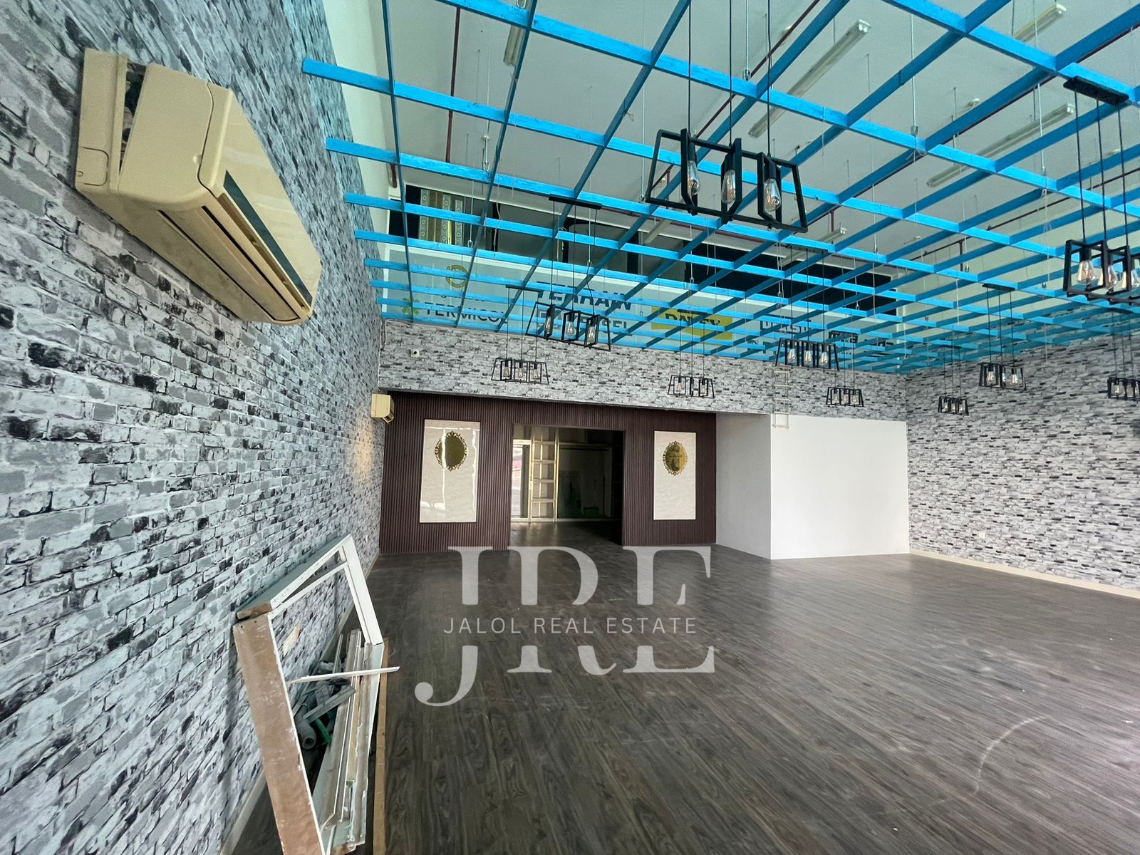 Huge Showroom for Rent | Great condition
