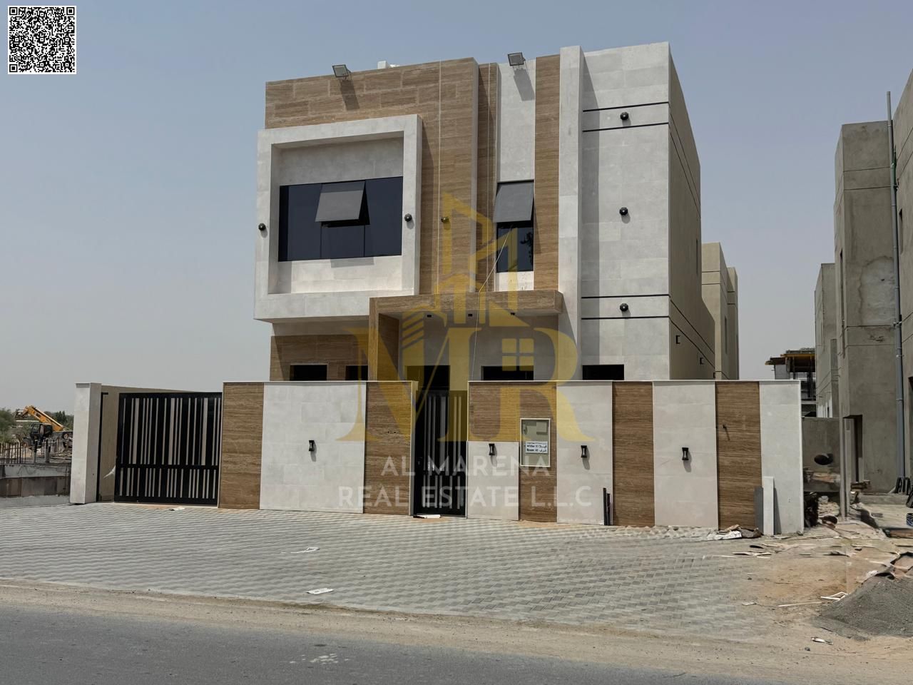 A villa with a price including registration and ownership fees on the main street, ready to move in, in the most prestigious areas of Ajman. Freehold