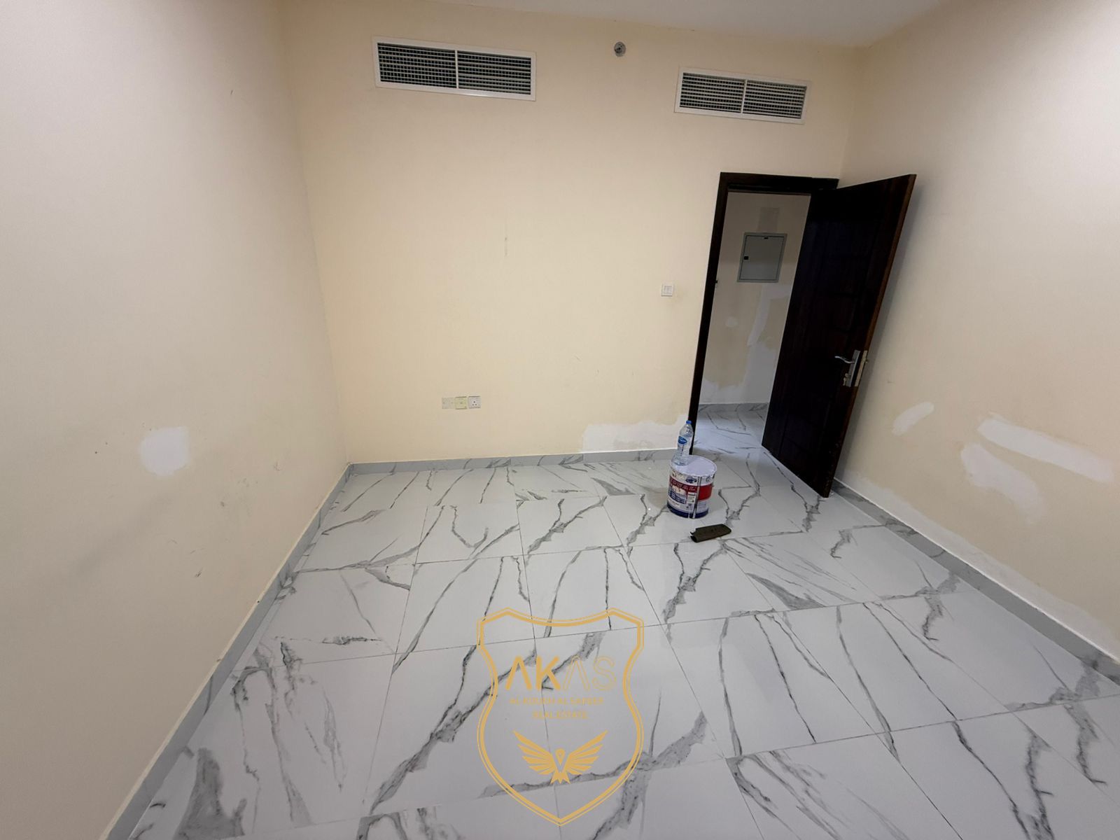 Spacious 1 bedroom for family with close hall and centralised Ac